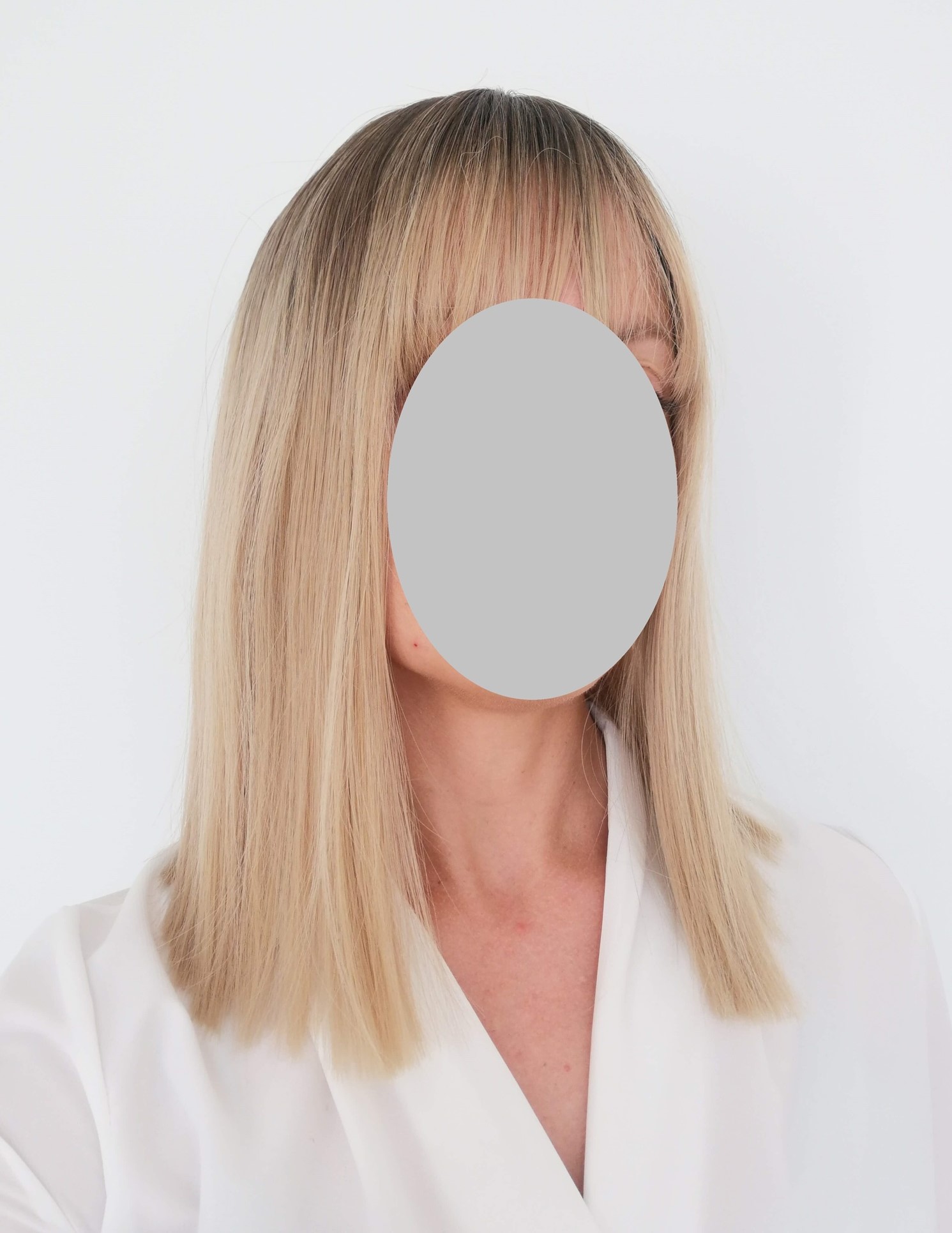 Perukas Nr. 152(4) natūrali blond spalva, tamsintas viršugalvis, ilgis 38cm