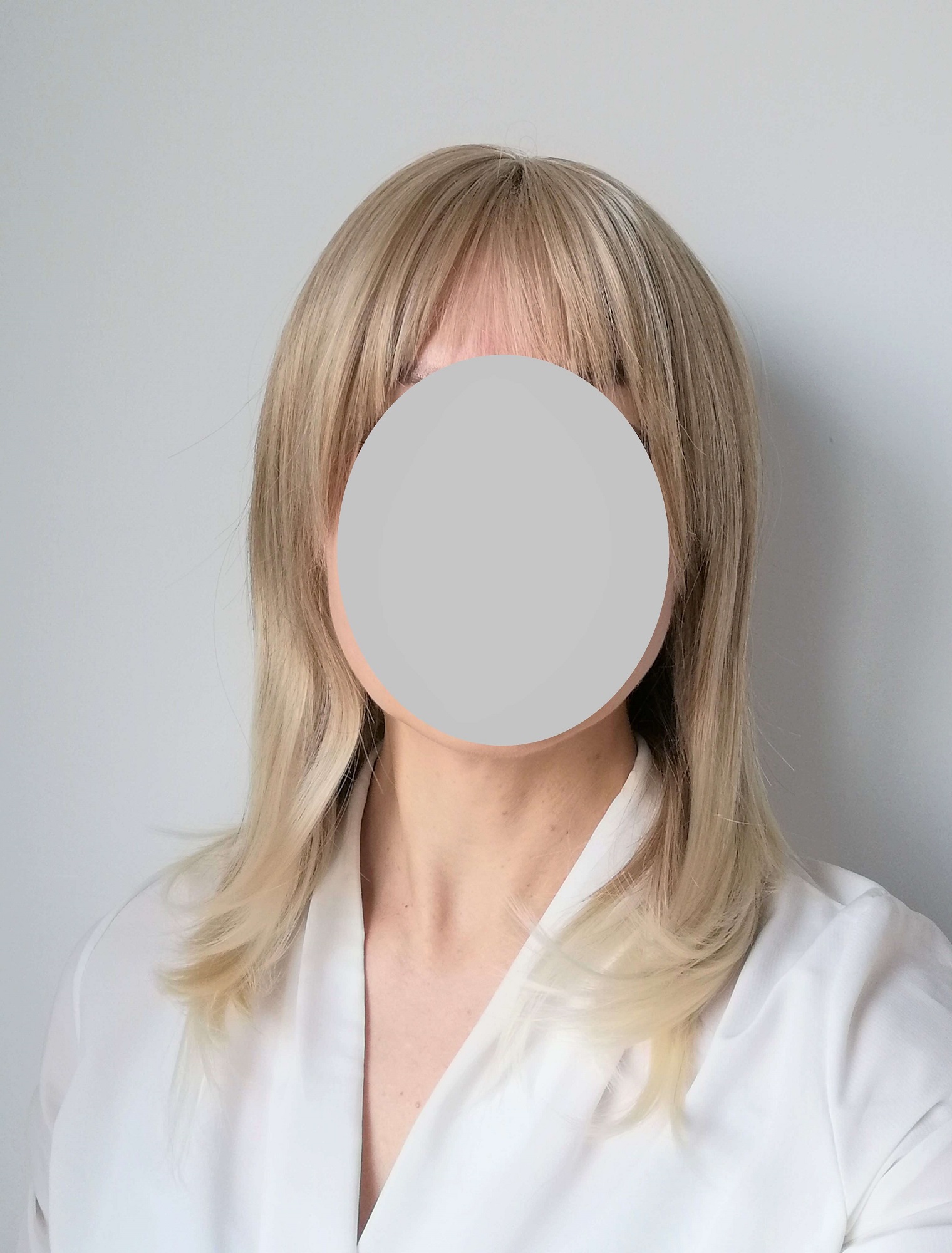 Perukas Nr. 242(3) blond spalva, šviesėjantys galai, ilgis 50cm