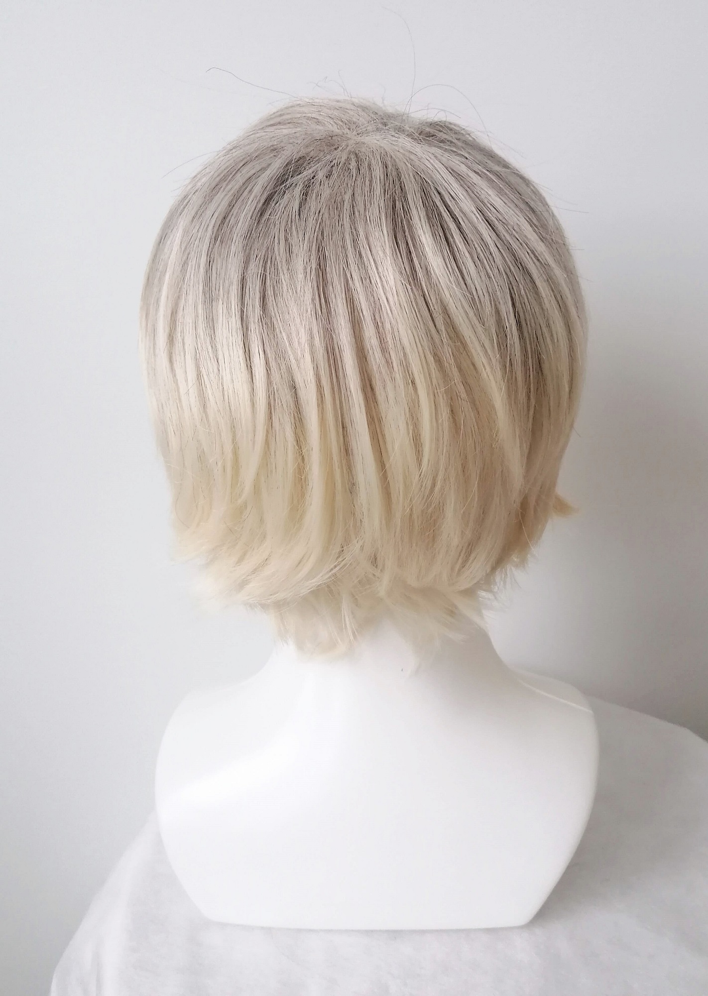 Perukas Nr. 395 trumpų plaukų, blond spalva