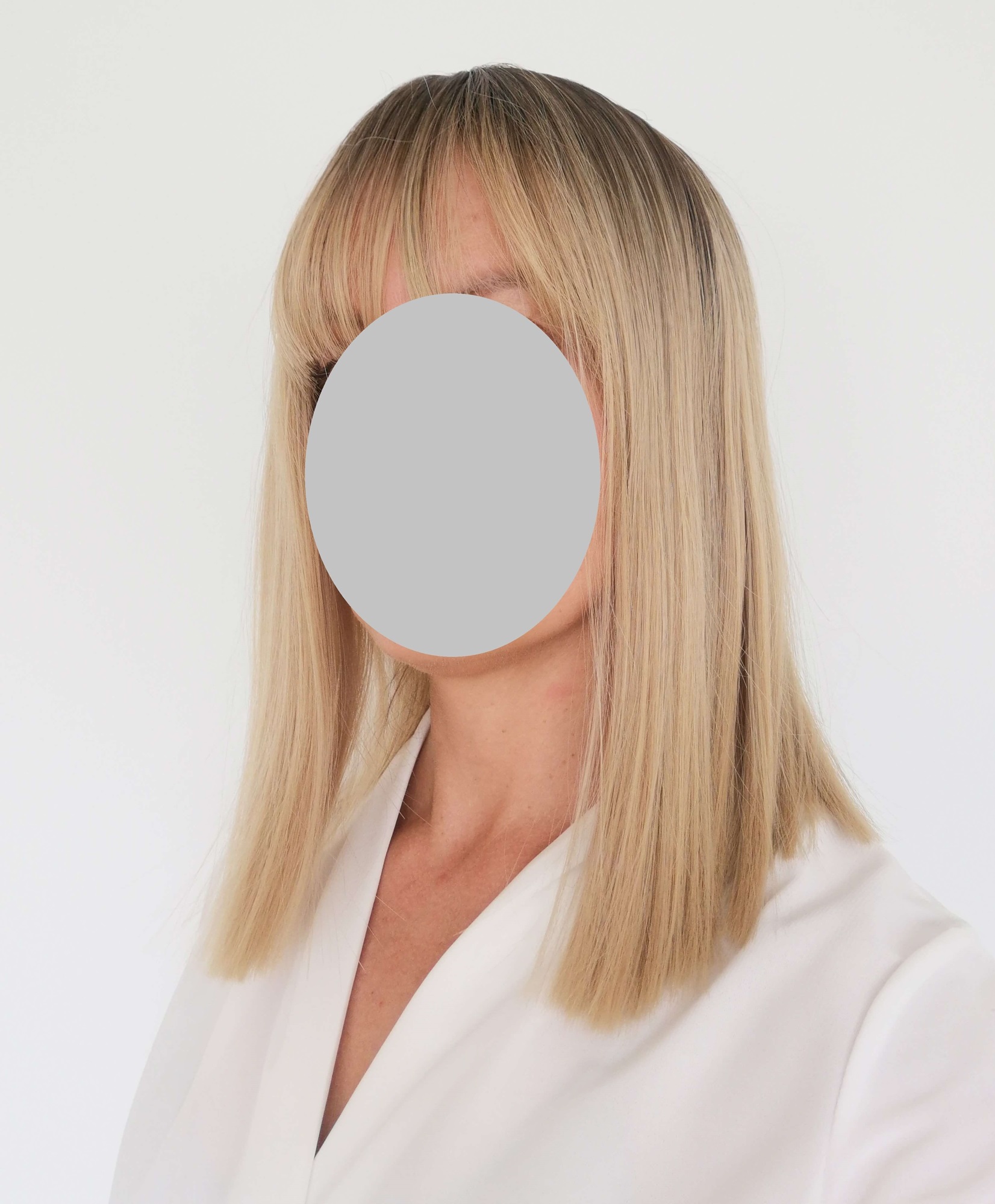 Perukas Nr. 152(4) natūrali blond spalva, tamsintas viršugalvis, ilgis 38cm