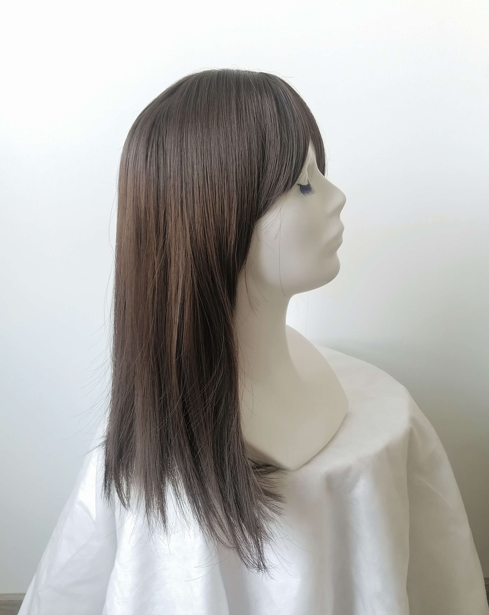 Perukas Nr. 1030(1) tamsiai rudas, su kirpčiukais, ilgis 45cm