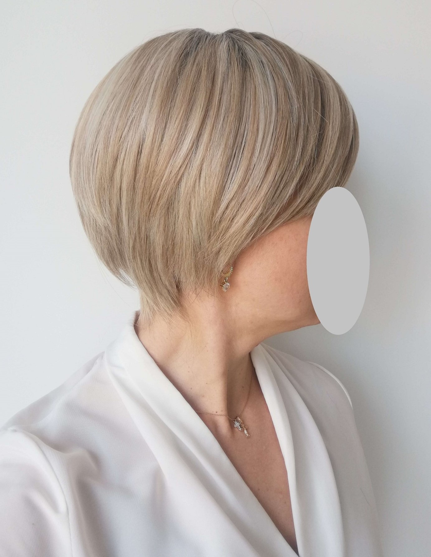 Perukas Nr. 1058(3) trumpų plaukų, dažytas smulkiomis sruogelėmis