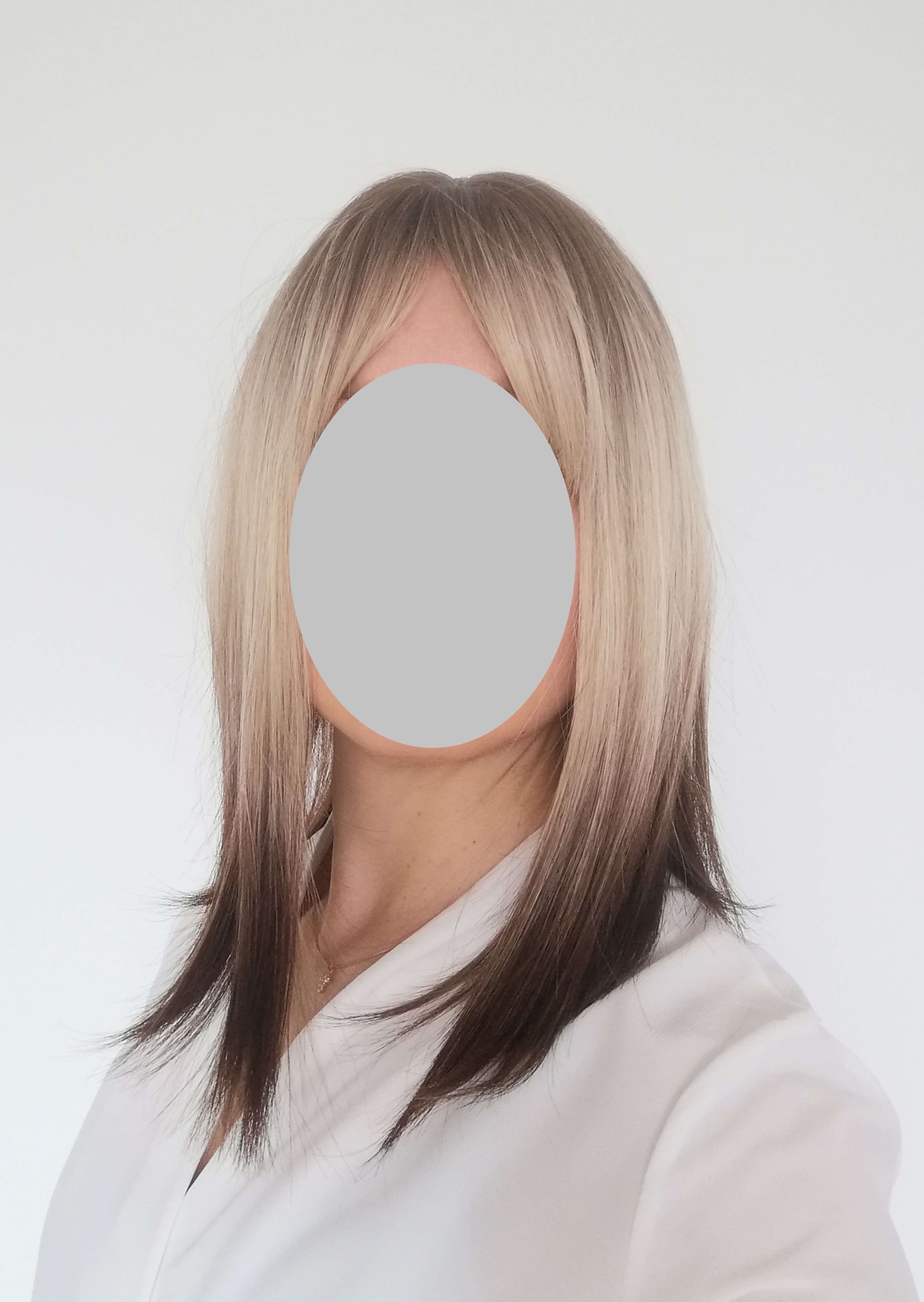 Perukas Nr. 2067 blond ombre, tamsėjantys galai, ilgis 35cm