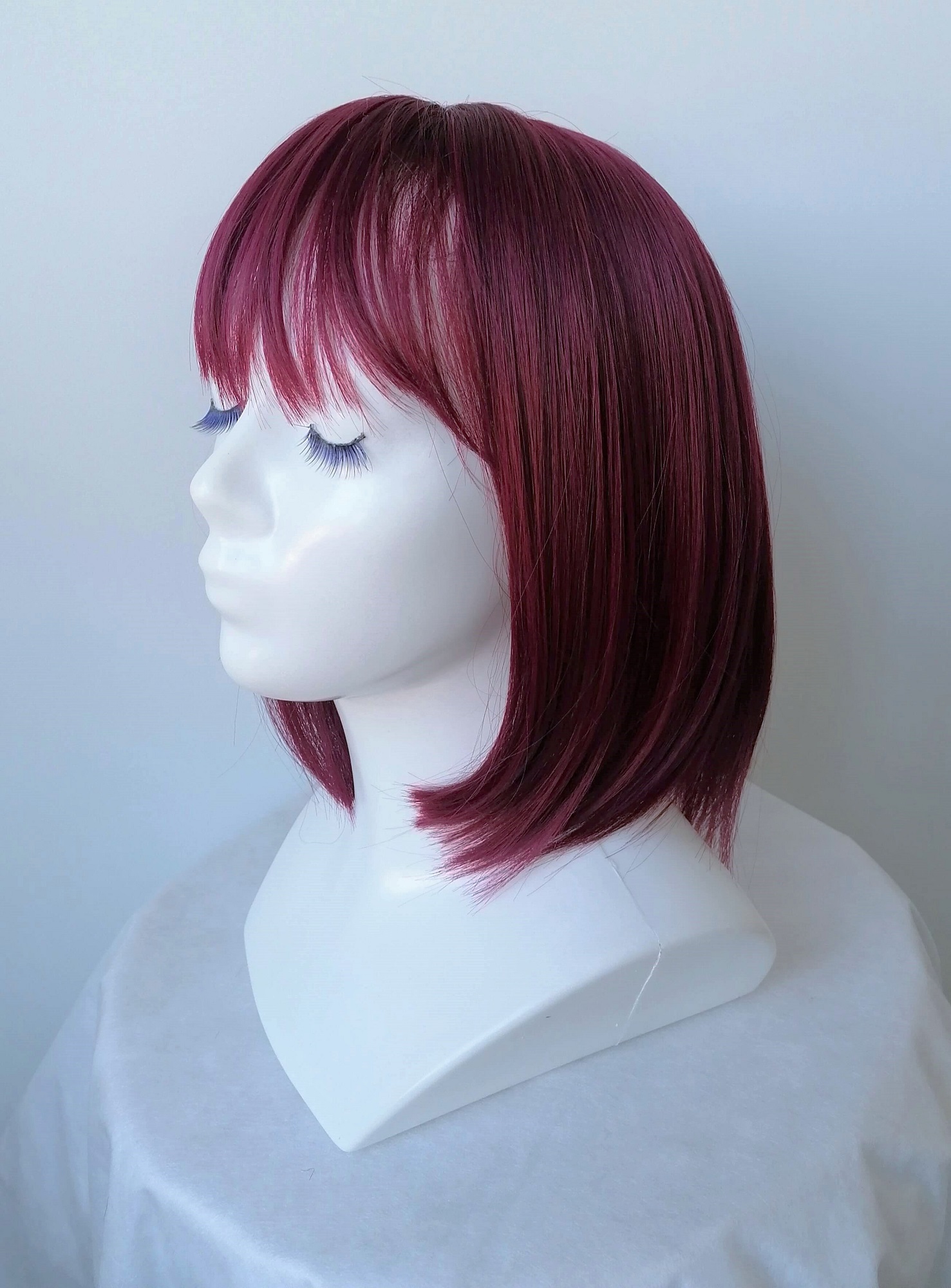 Perukas Nr. 2071(1) kare kirpimas, bordo spalva, ilgis 33cm