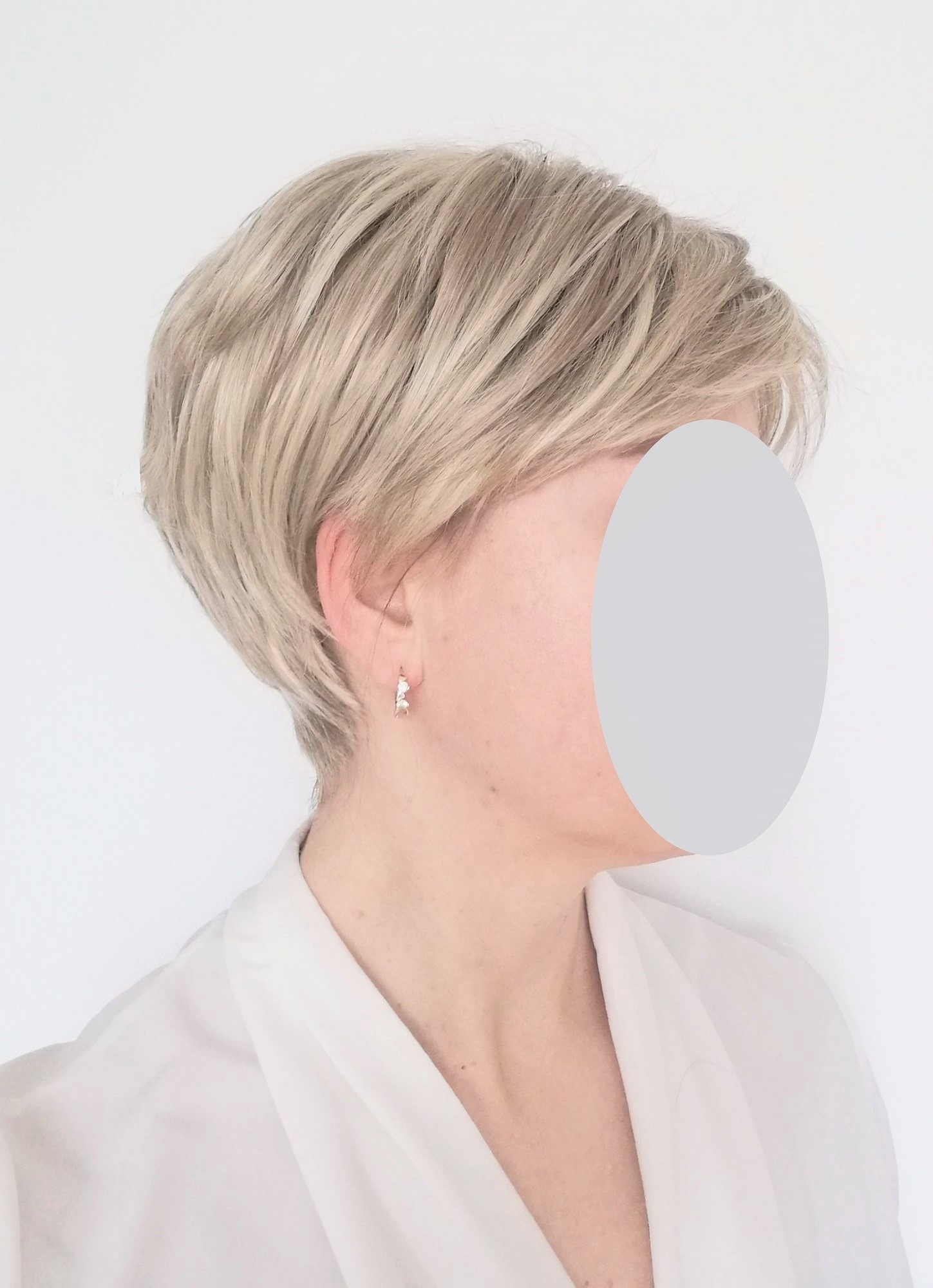 Perukas Nr. H16-613 trumpų plaukų, natūrali blond spalva