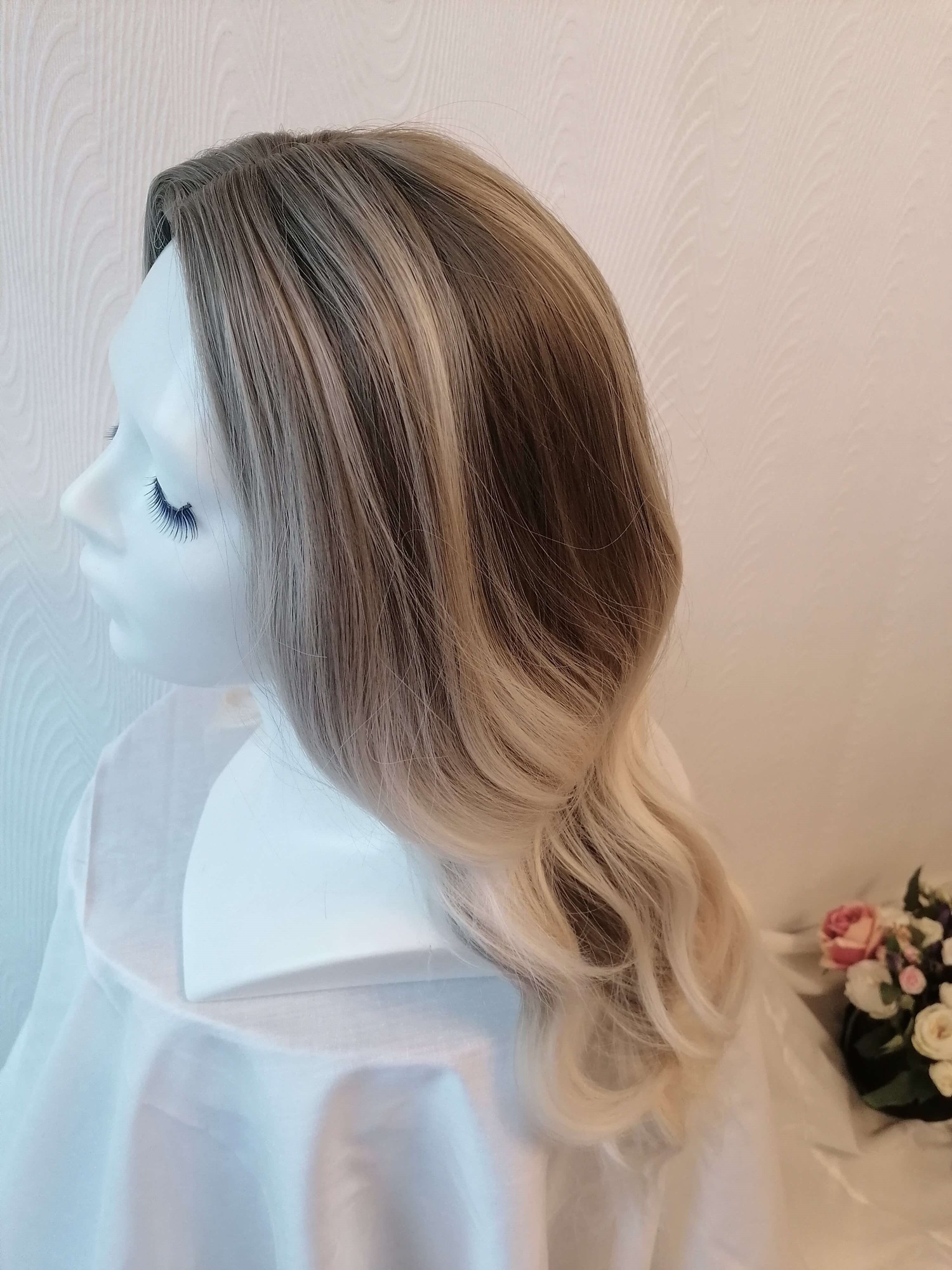 Perukas Nr. 279(4) natūrali spalva su blond sruogomis, ilgis 55cm