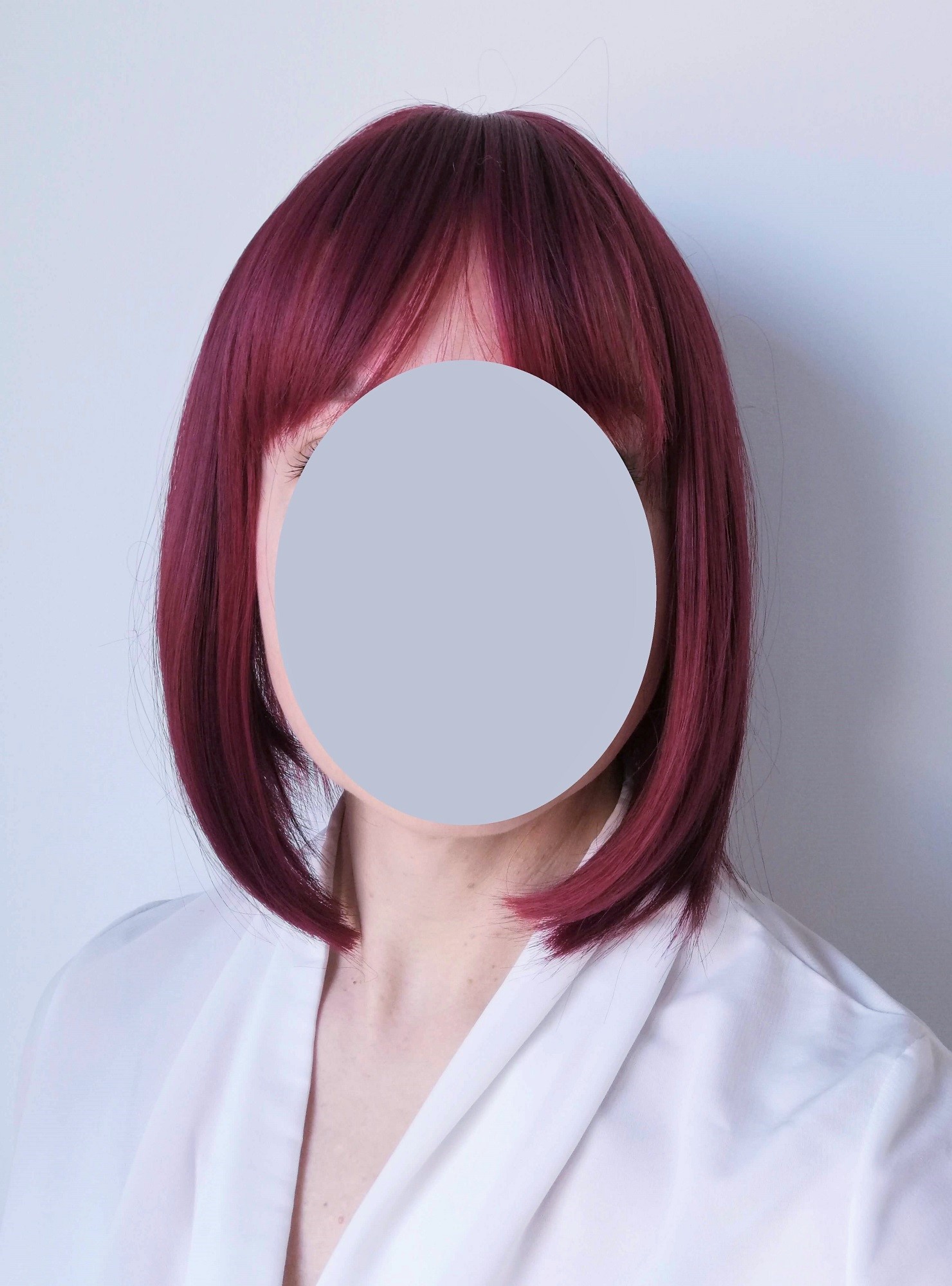 Perukas Nr. 2071(1) kare kirpimas, bordo spalva, ilgis 33cm