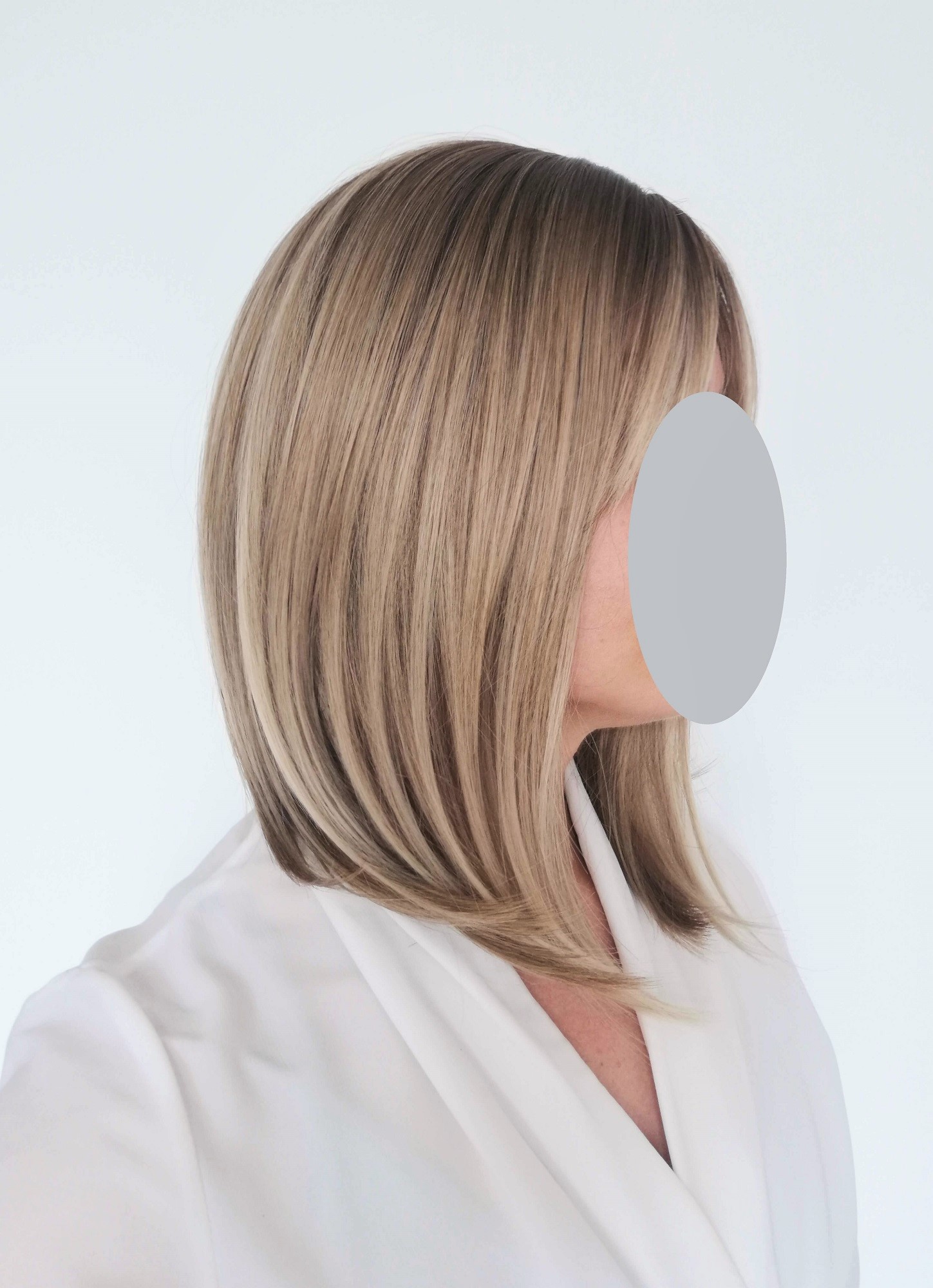 Perukas Nr. 1052(3) natūrali spalva, su kirpčiukais, ilgis 40cm