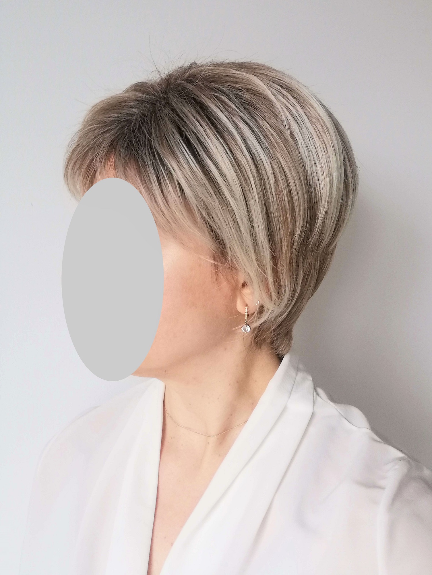 Perukas Nr. 0102 šviesiai rudas su blond viršugalviu