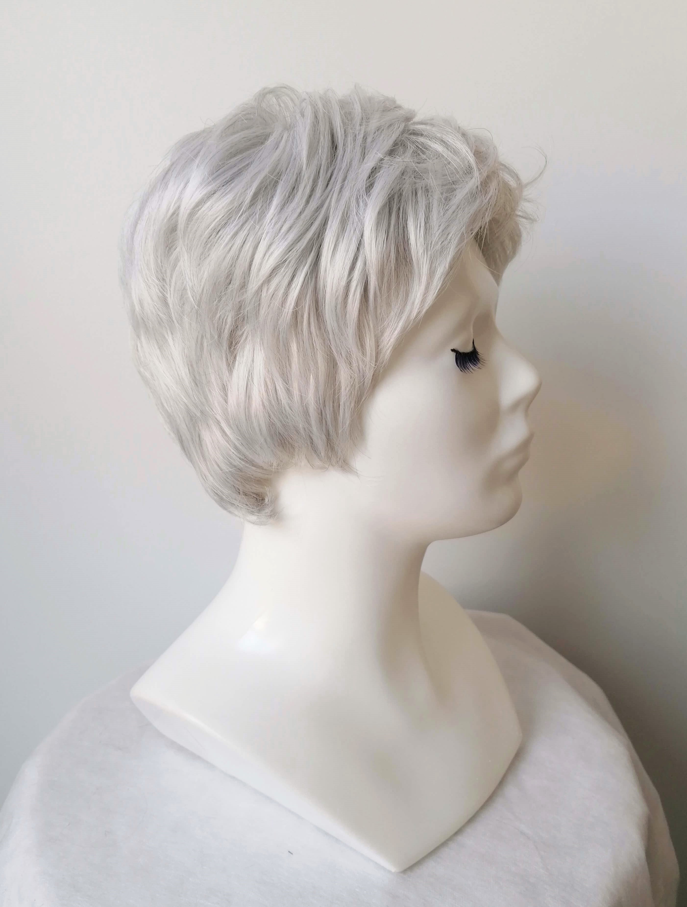 Žilas perukas, trumpų plaukų