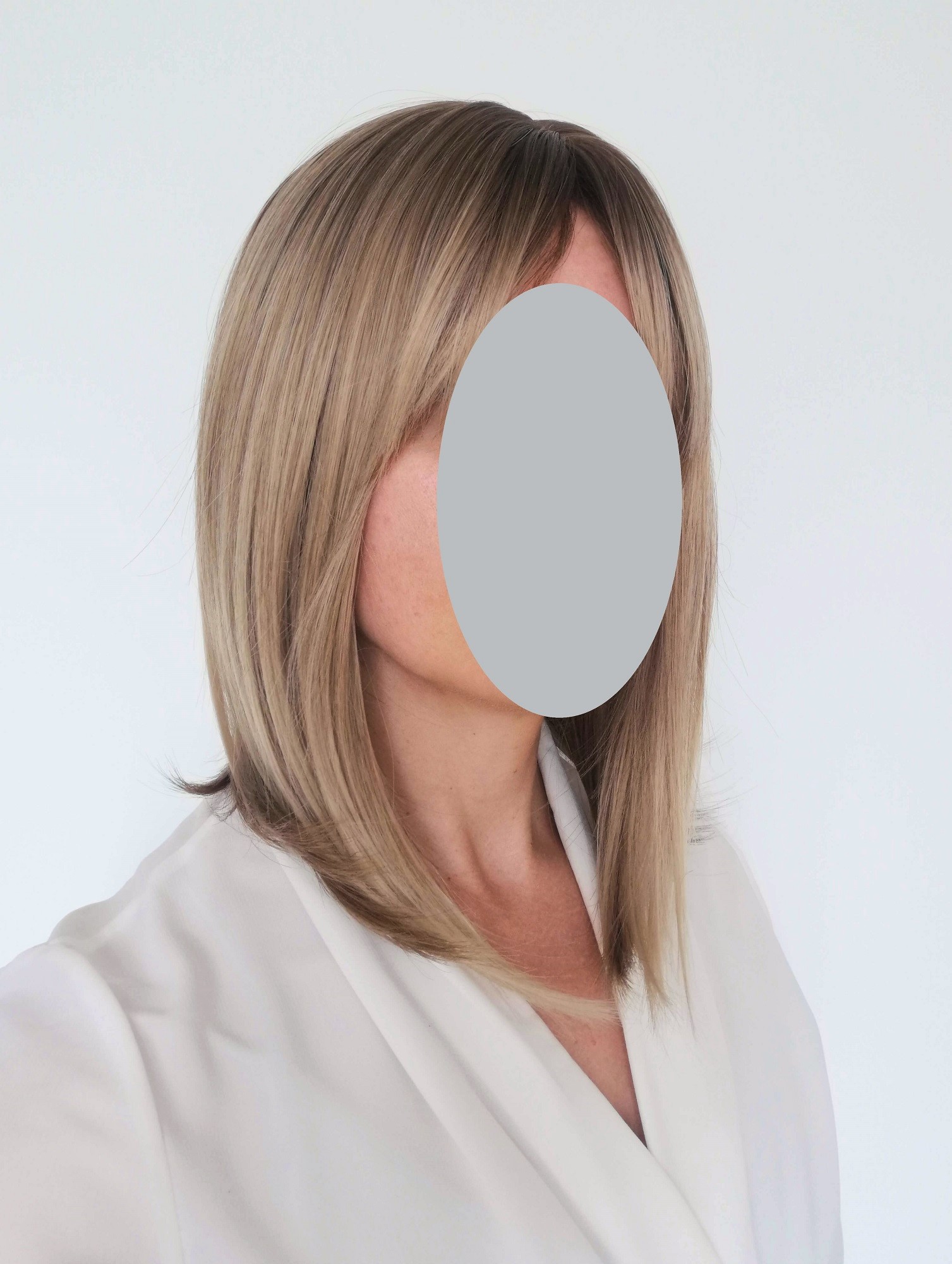 Perukas Nr. 1052(3) natūrali spalva, su kirpčiukais, ilgis 40cm