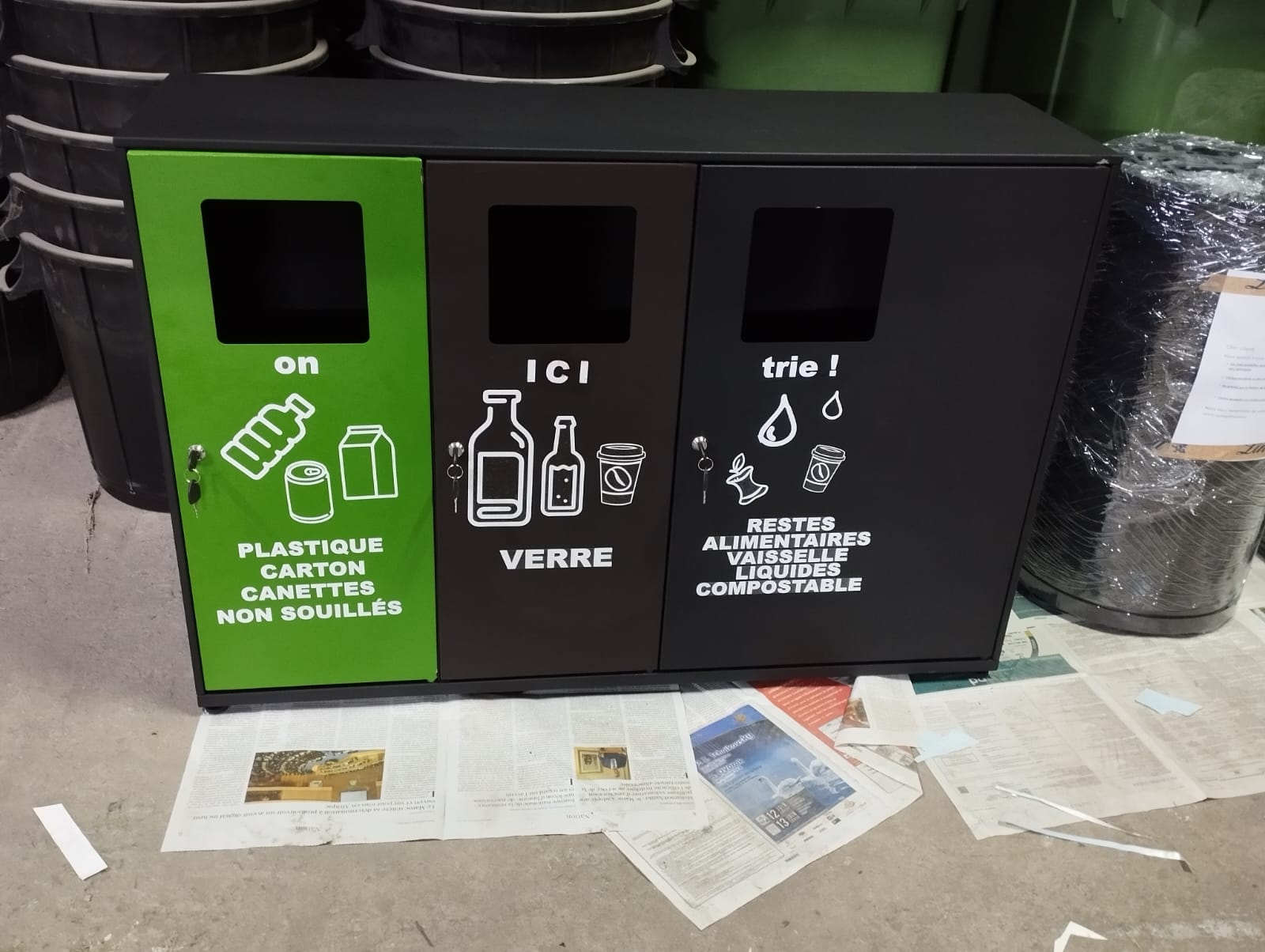 ARMOIRE POUBELLE DE TRI-SELECTIF