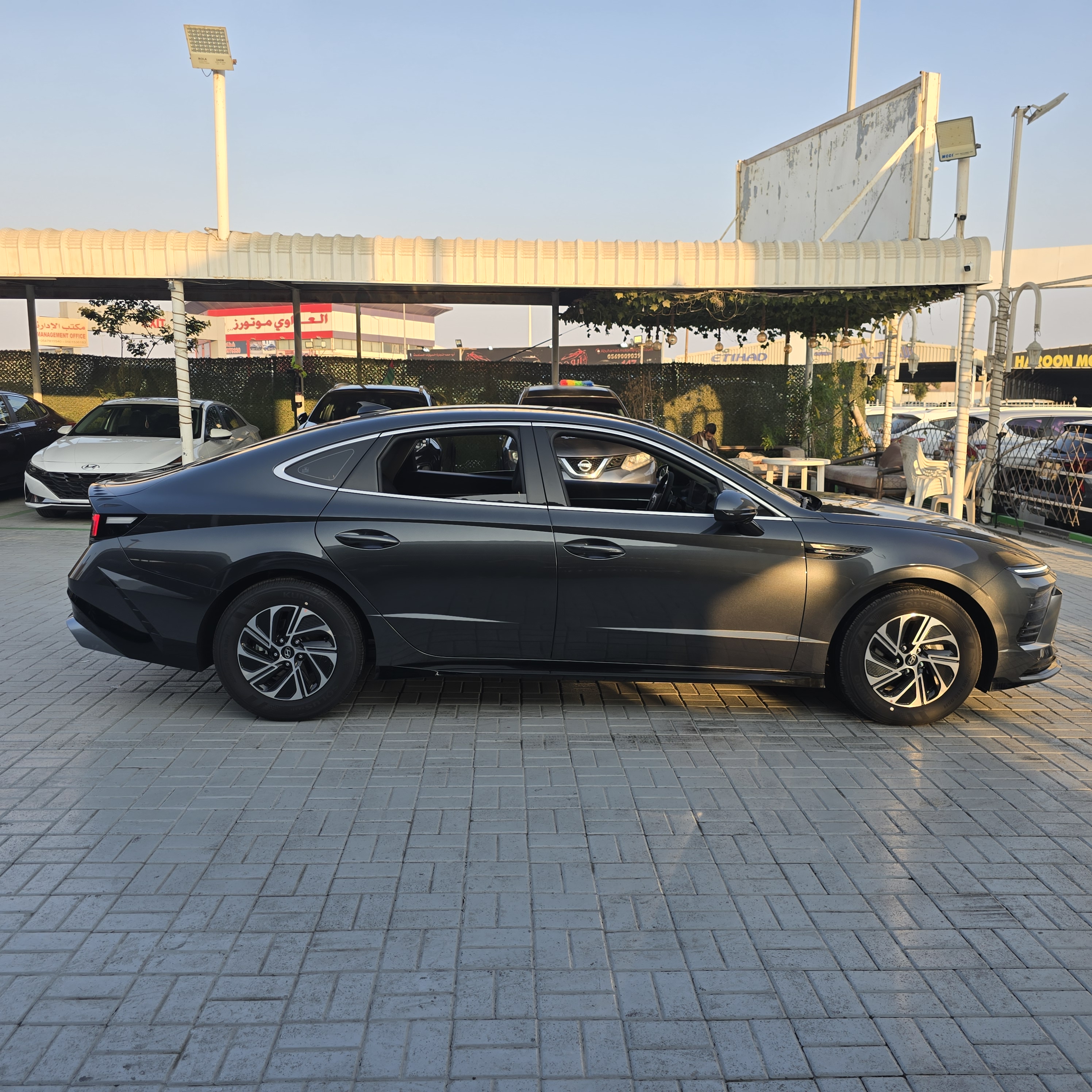     Hyundai  Sonata HAYBRID