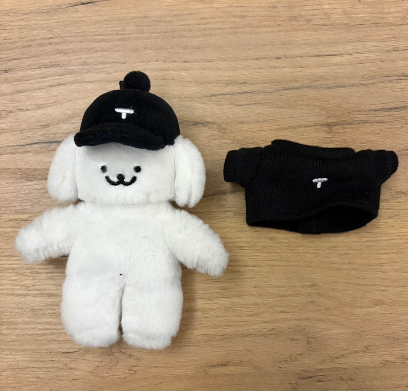 Muck 絨毛公仔 配黑色衫1件