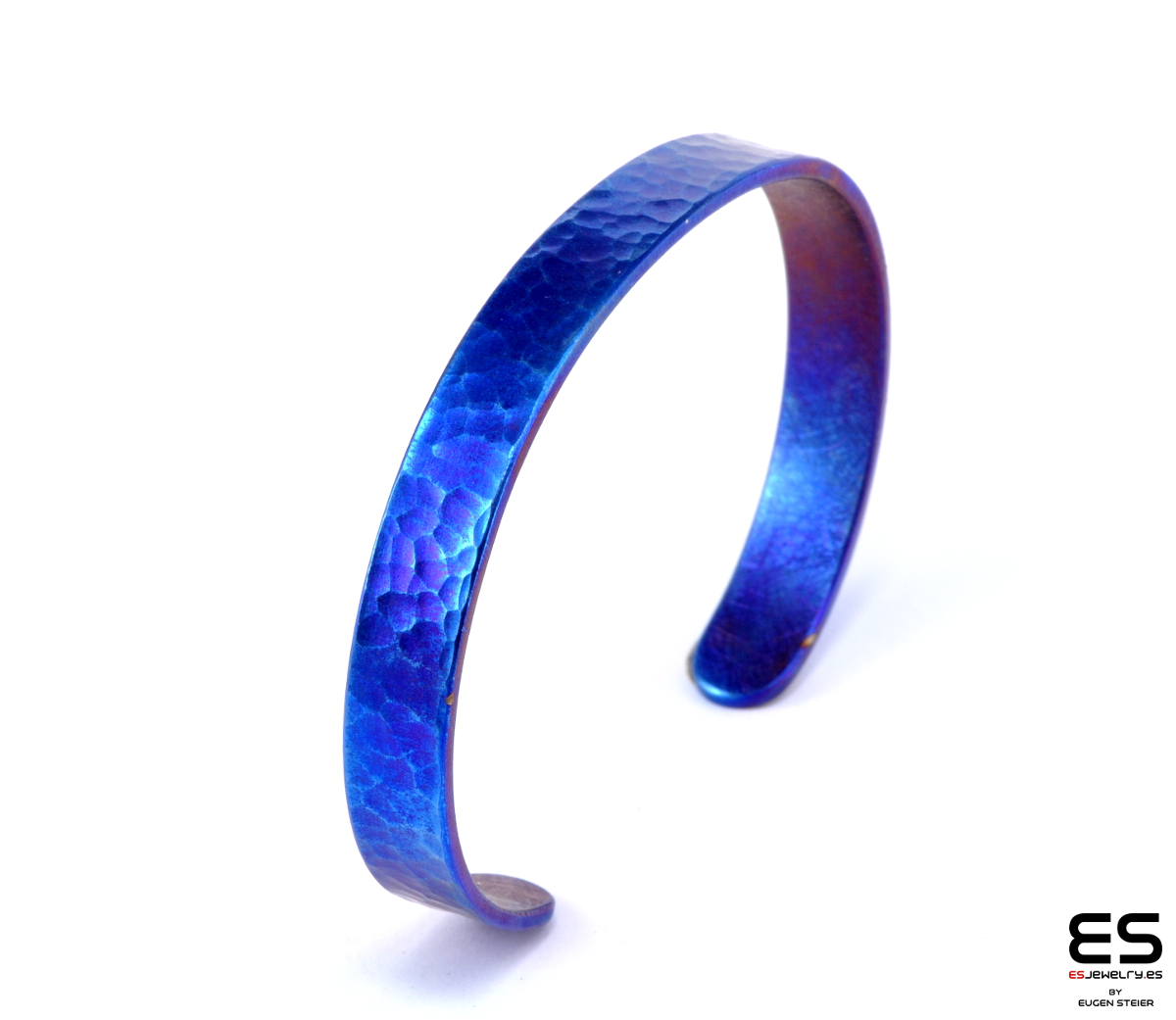 Titanium Cuff Bracelet - Blue Hammered 7 mm wide