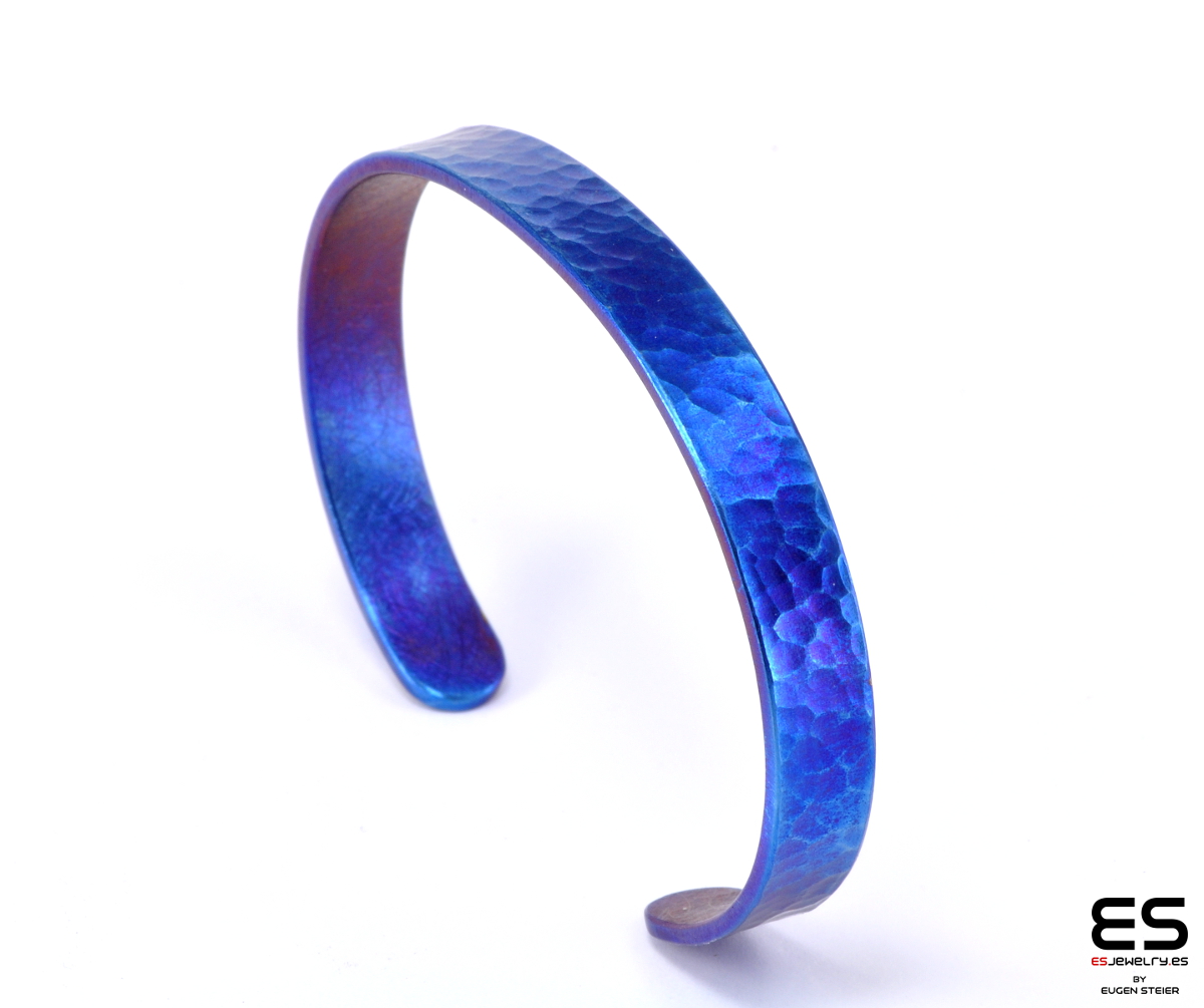 Titanium Cuff Bracelet - Blue Hammered 7 mm wide