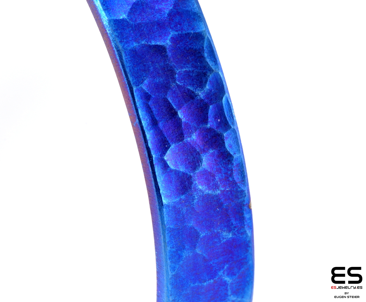 Titanium Cuff Bracelet - Blue Hammered 7 mm wide
