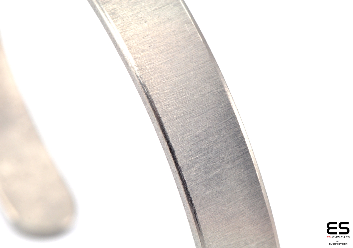 Titanium Cuff Bracelet - 7 mm wide brushed