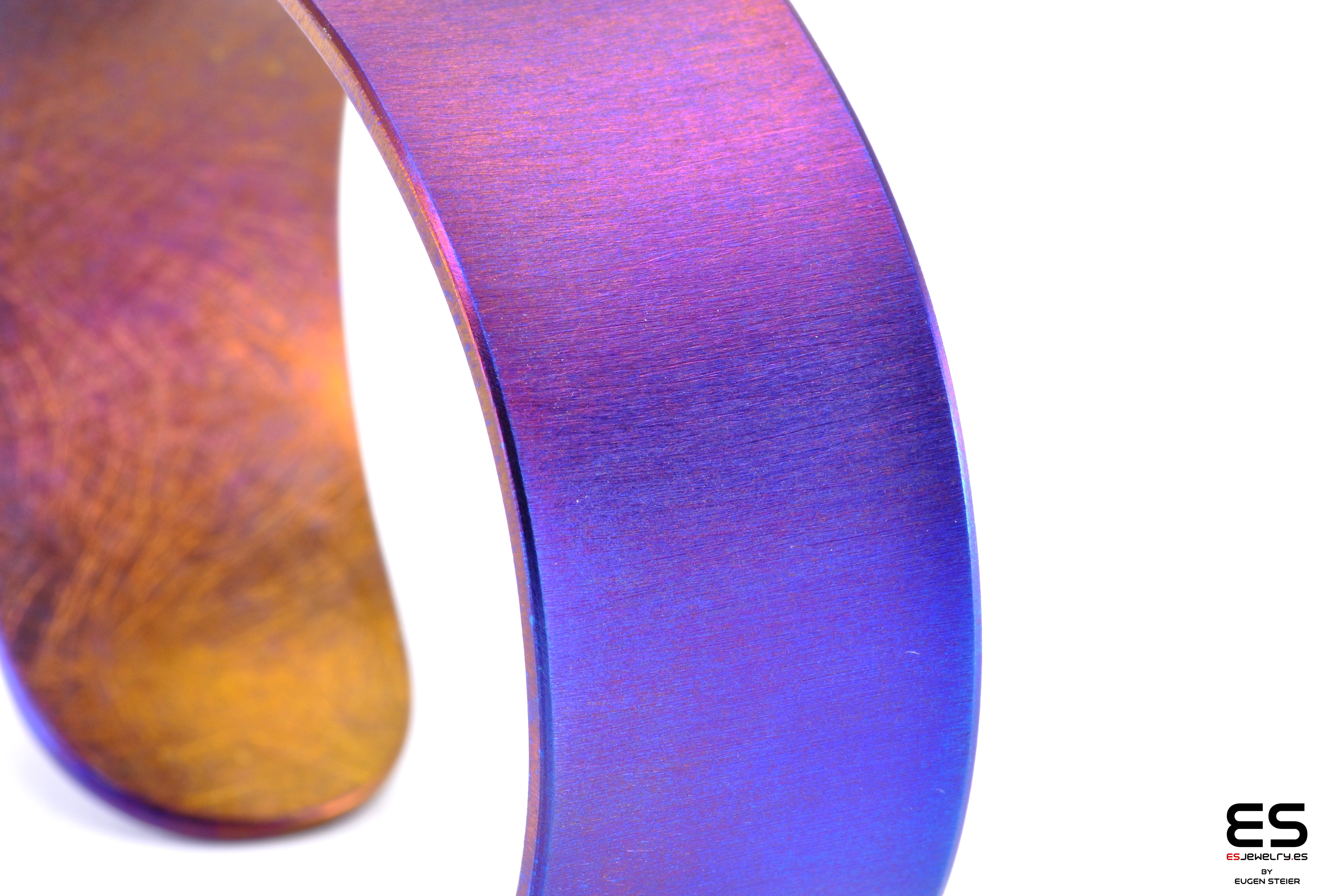 Titanium Cuff Bracelet - Iridescent Color 20 mm 