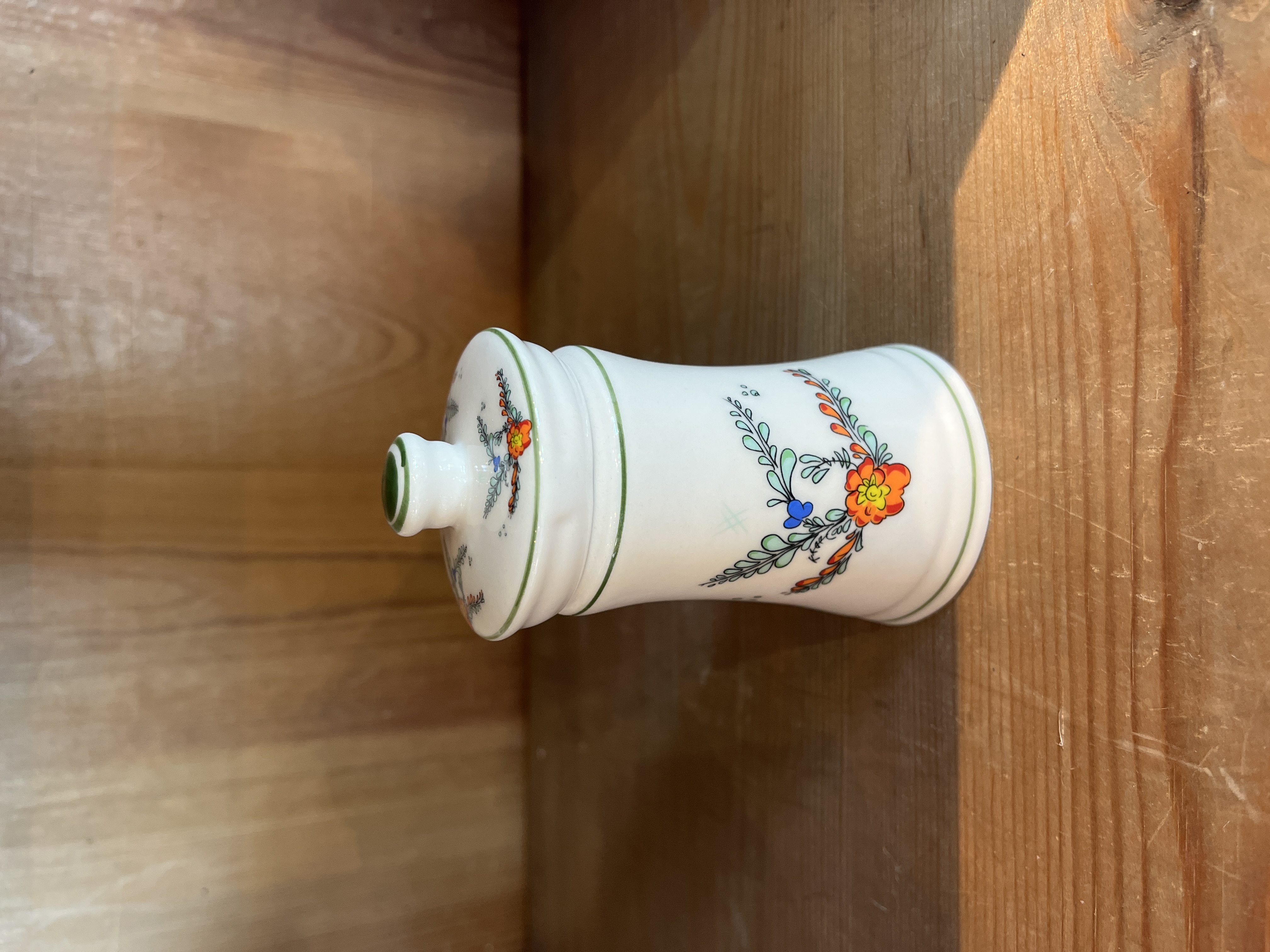 Petit Pot avec Couvercle