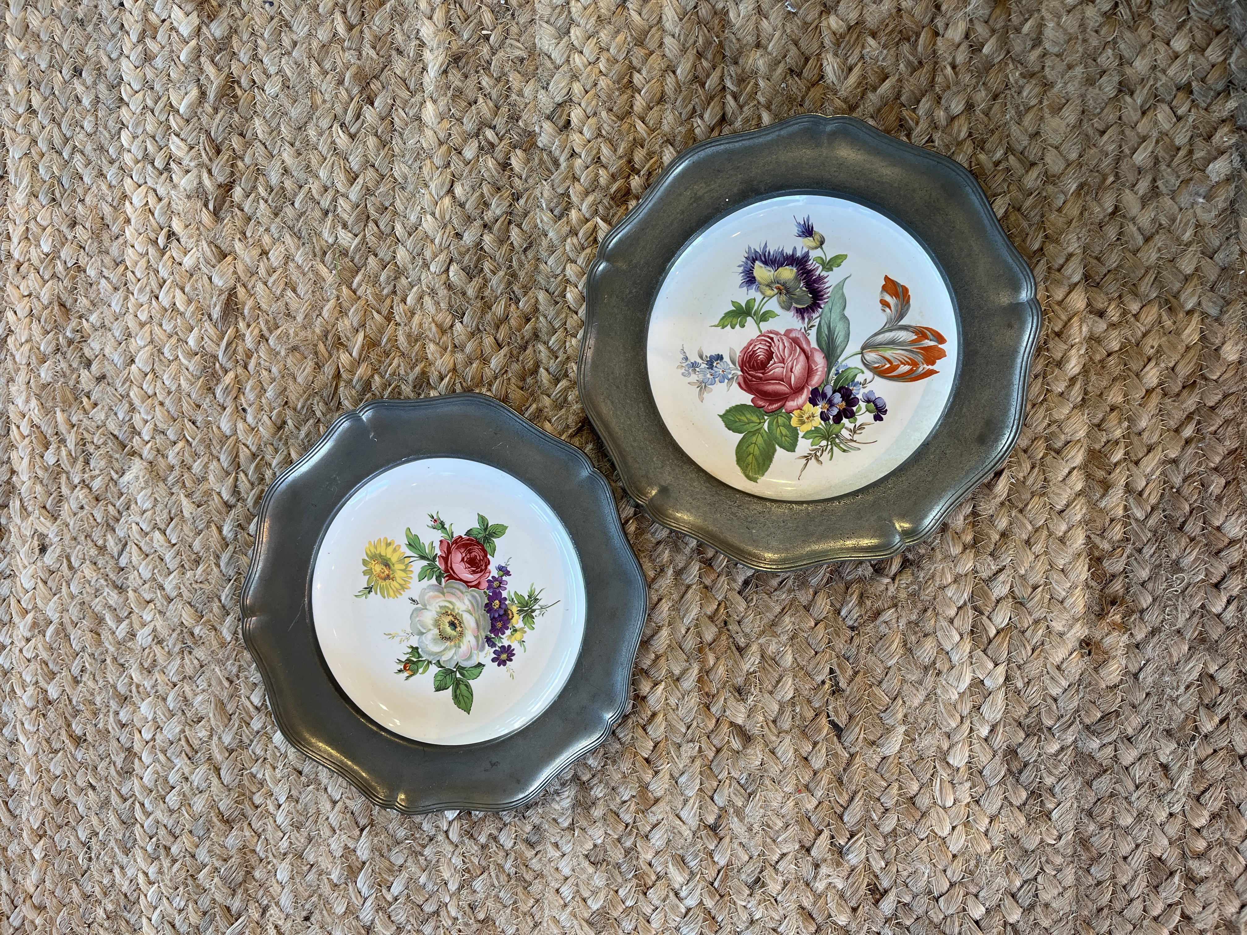 Assiette Décorative en Étain