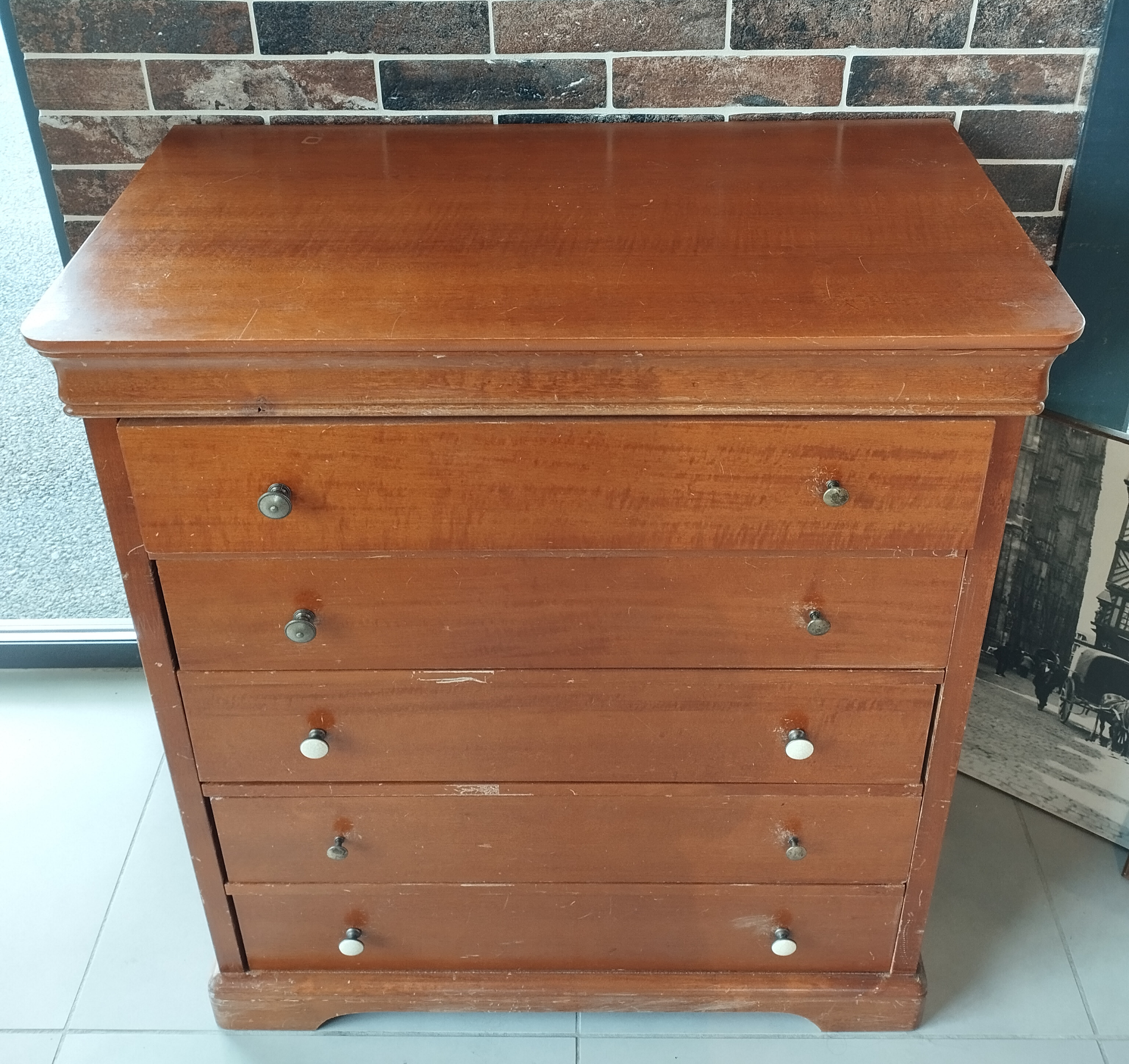 Commode à Quatre Tiroirs