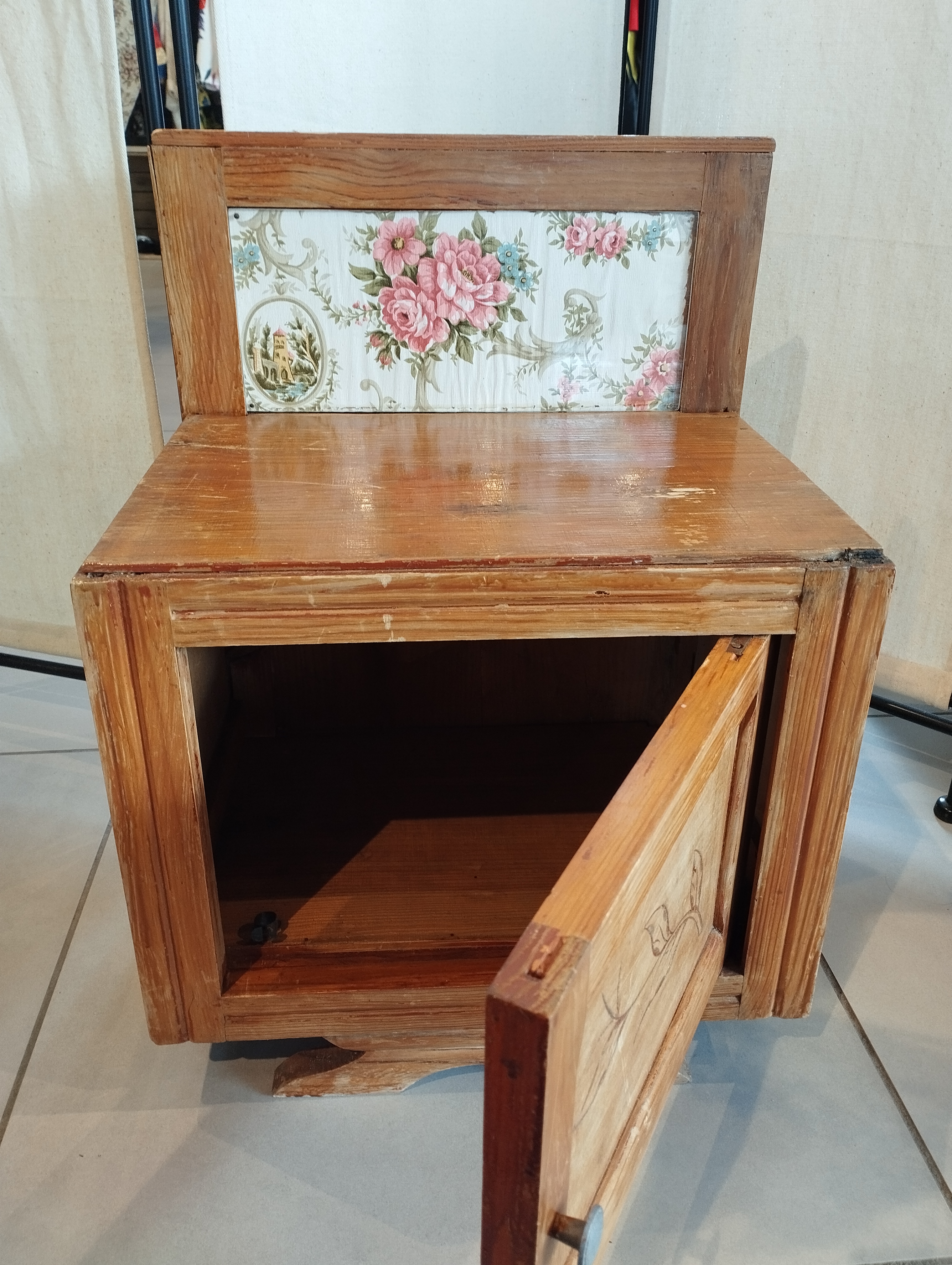 Petit Chevet Bois Fleuri