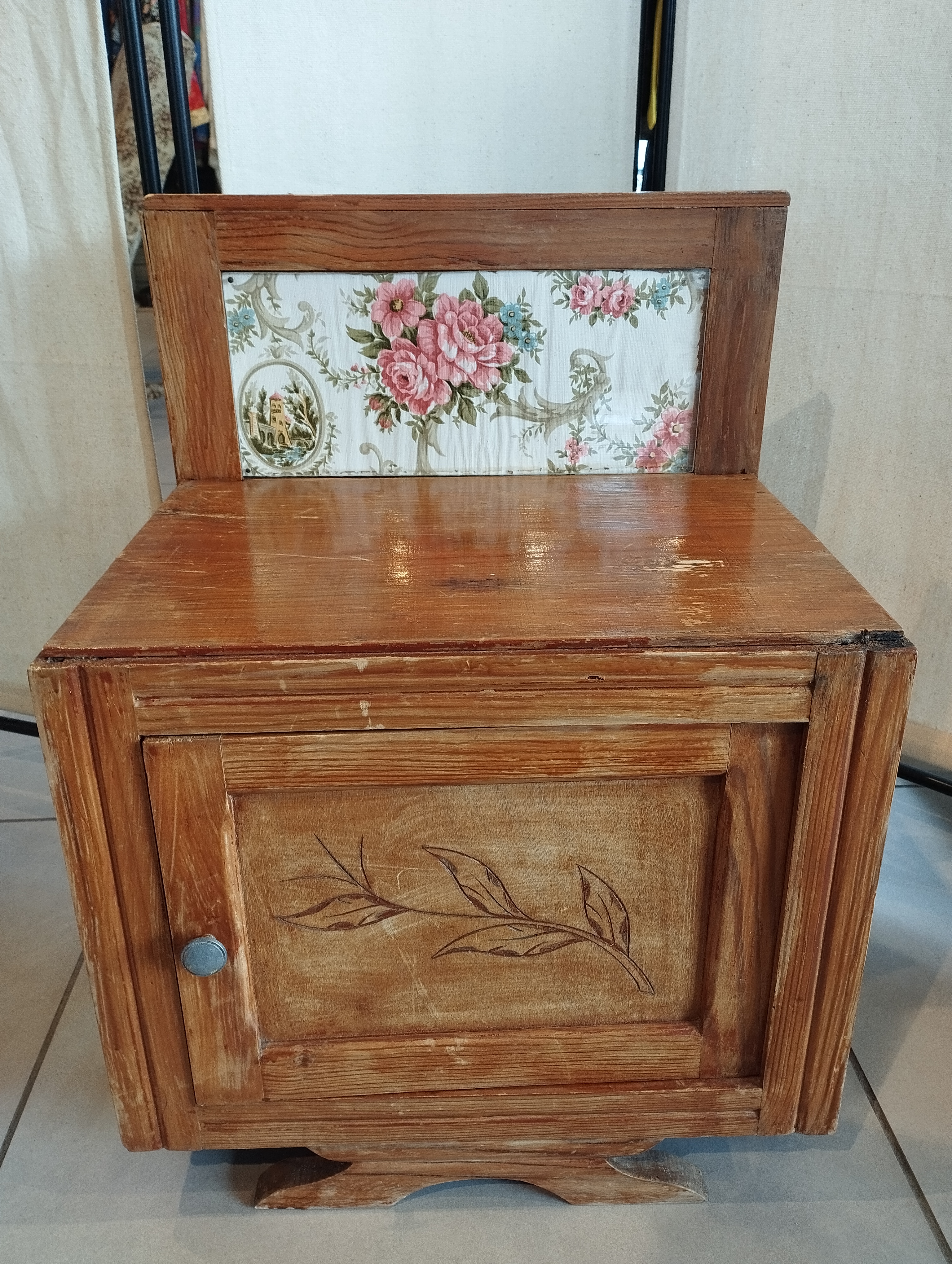 Petit Chevet Bois Fleuri