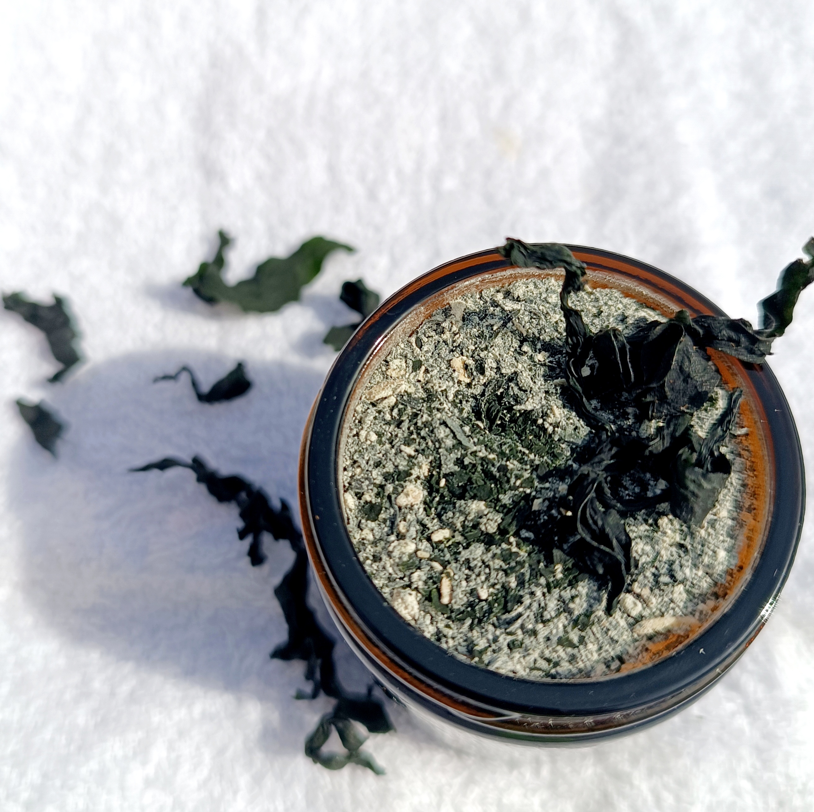 WAKAME jūros dumblių kaukė veidui (MILTELIAI) || Riebiai odai