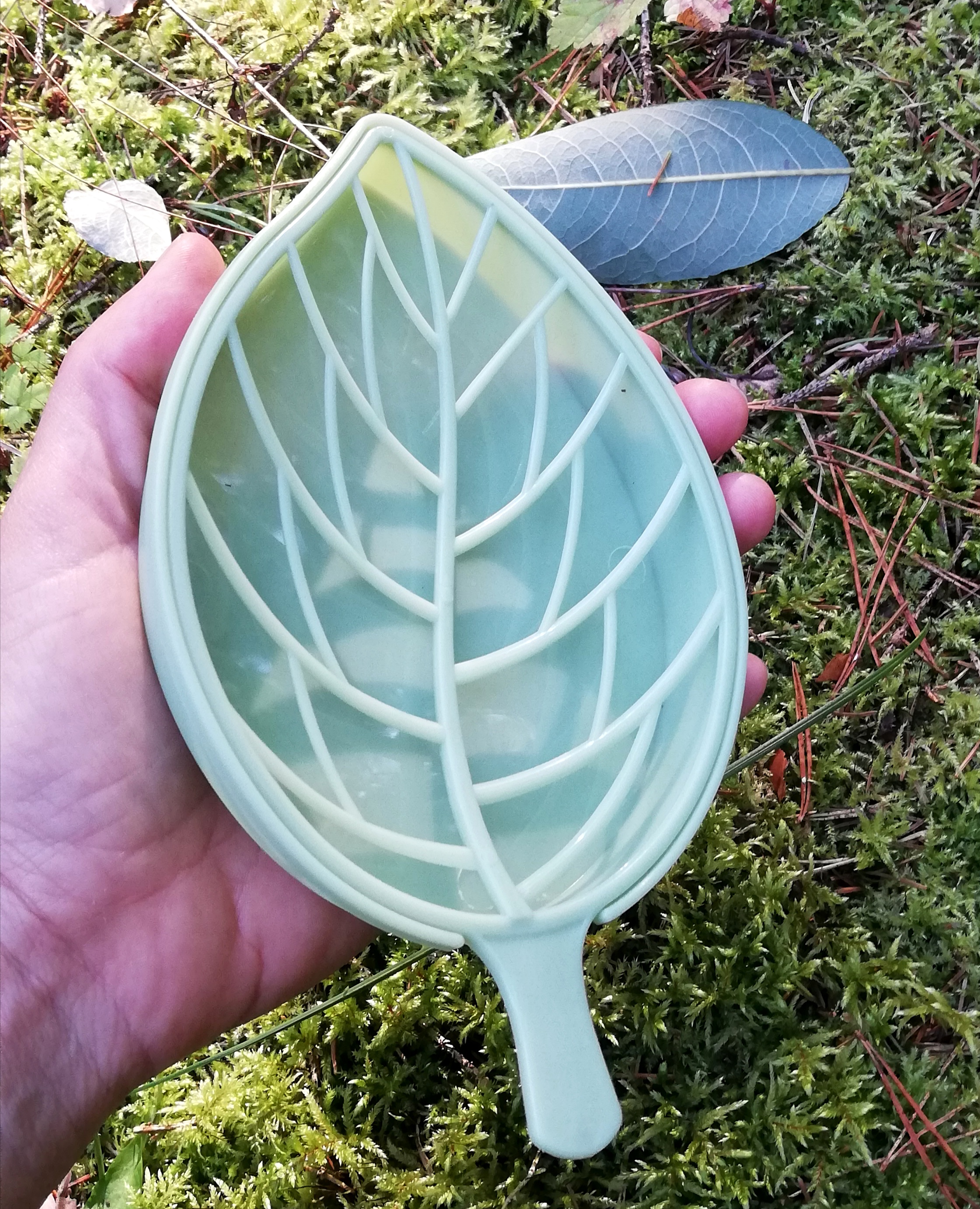 Padėkliukai šampūnui ir muilui plastmasiniai || Lapo formos