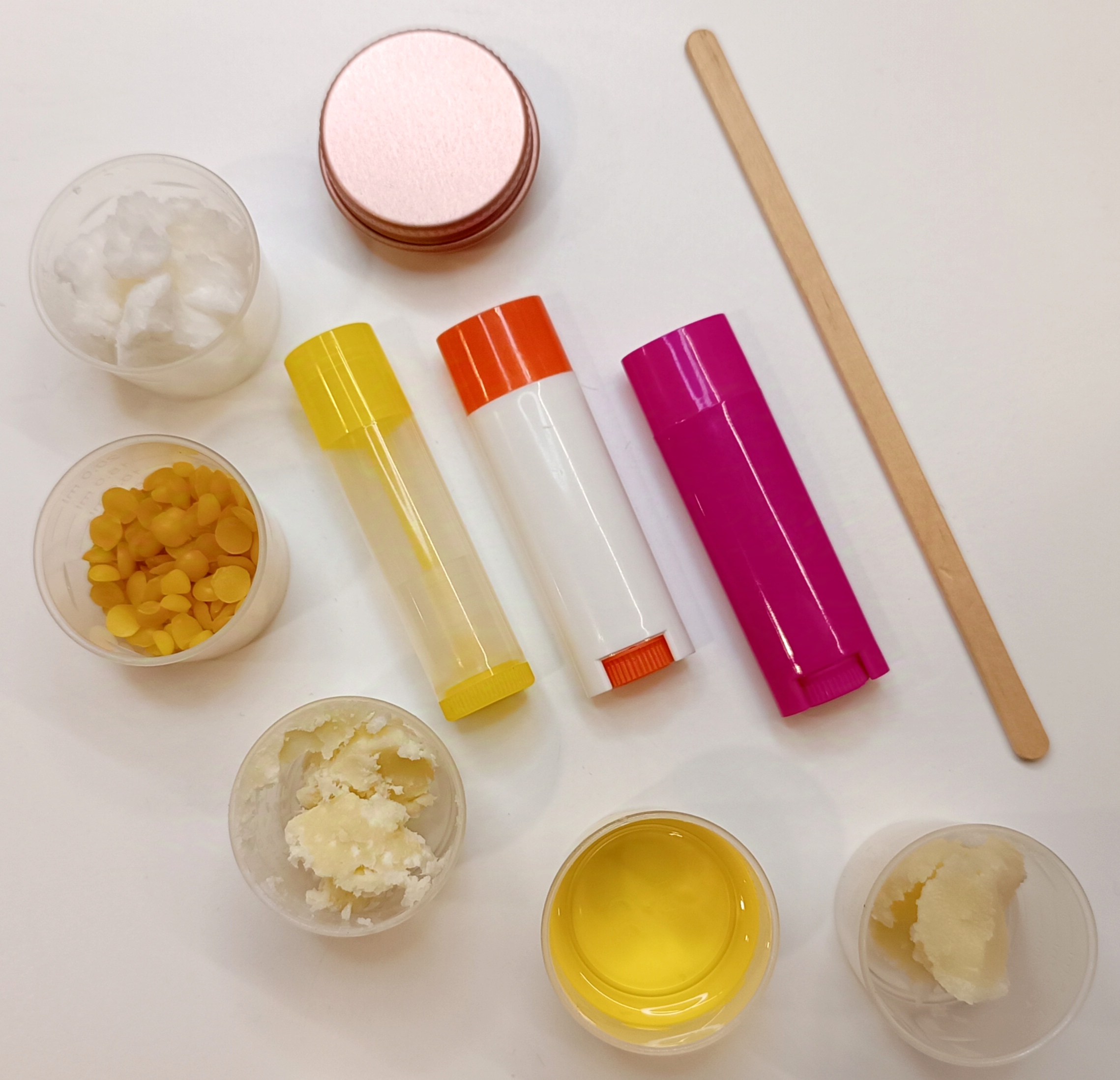 INGREDIENTŲ RINKINYS: lūpų sviestukai (ingredientai + receptas + pakuotės BE video pamokos)