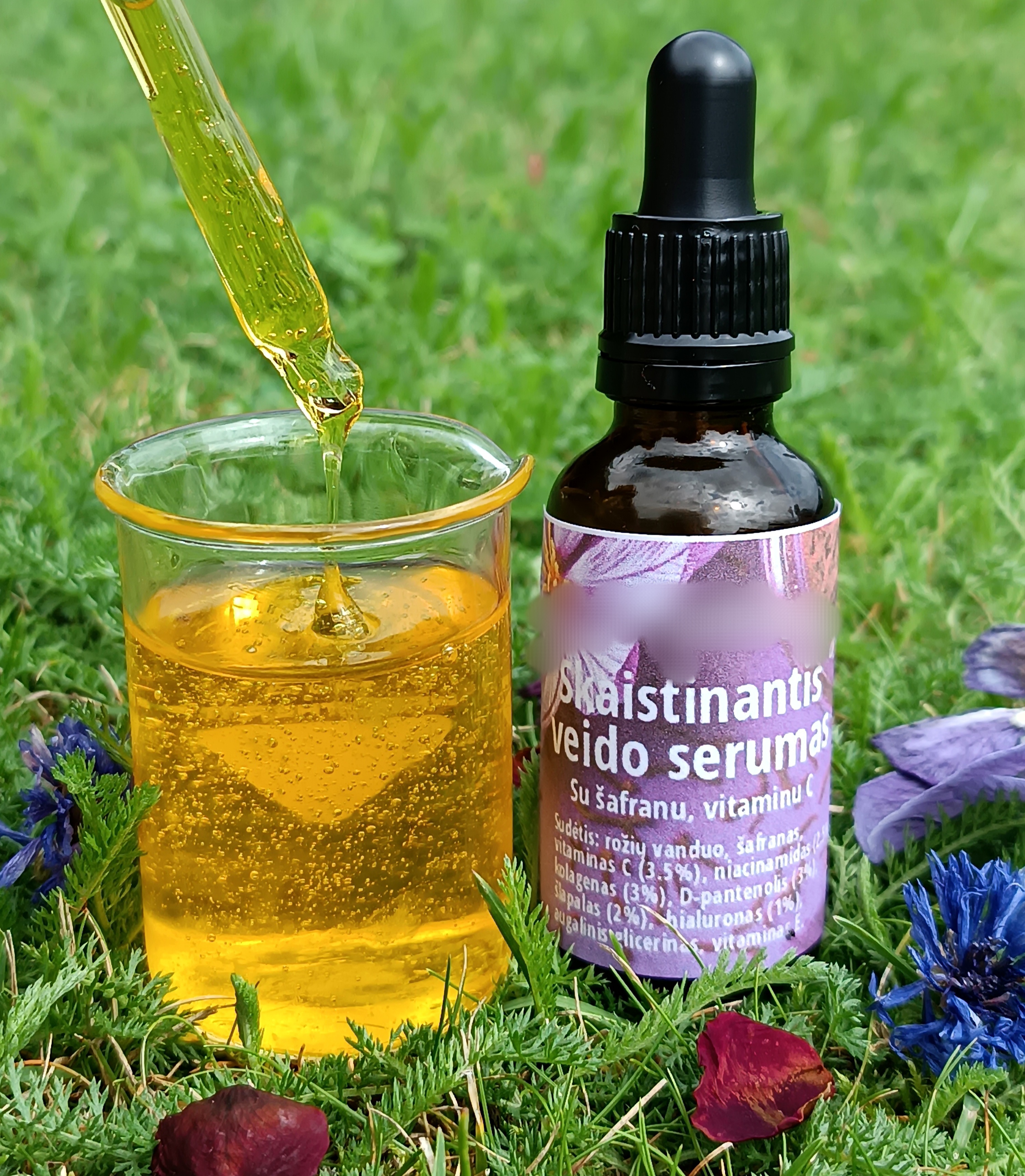 Skaistinantis (gelinis) veido serumas "ŠAFRANAS" || Su šafranu, vitaminu C 3.5%, provitaminu D-pantenoliu || Brandžiai odai