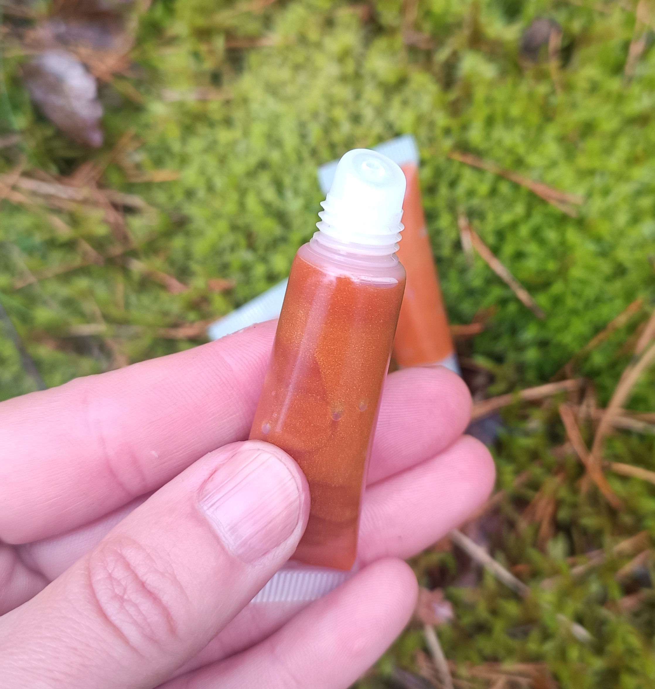 Lūpų blizgis su maitinančiais aliejais "Koralinės svajonės" || Suteikia švelnų oranžinį atspalvį || Tūbelyje 5ml