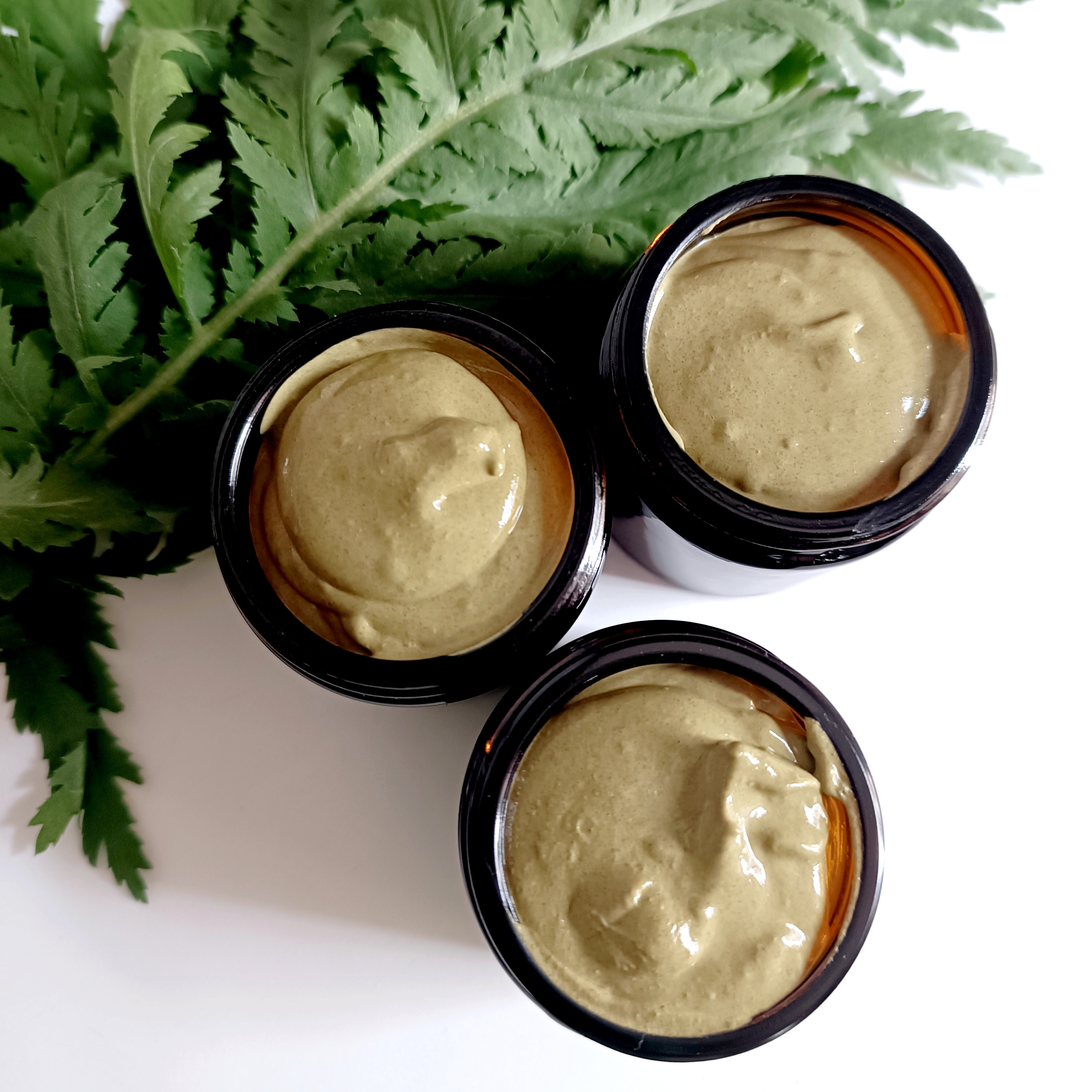 Veido kaukė MORINGA & MATCHA || Maitinanti, nuo uždegimų, tinka odai su spuogais ir paraudonavimais  