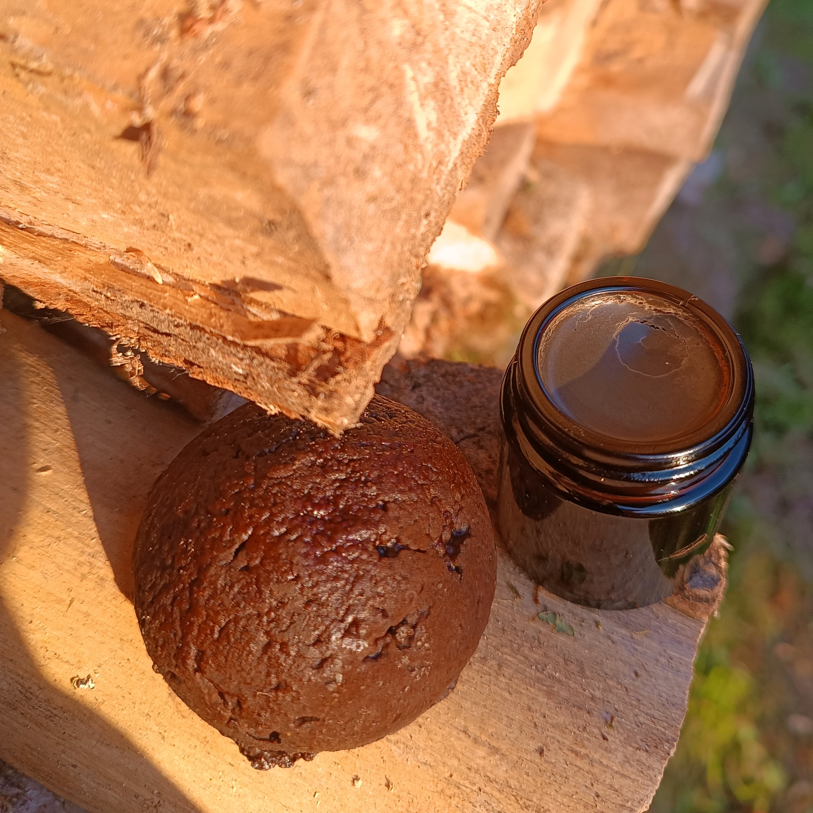 Stipraus dūmo kvapo muilas/šampūnas DEGUTINIS || Su beržo degutu, moliu || Probleminei galvos /kūno/veido odai