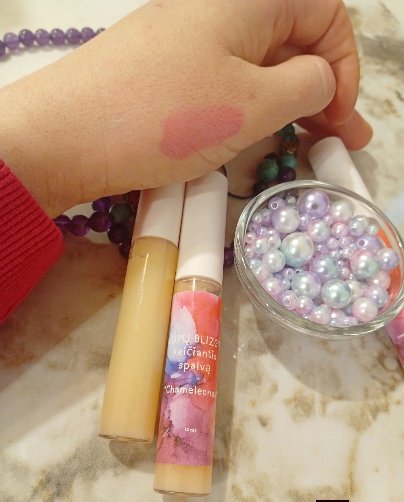 Spalvą keičiantis lūpų blizgis 🦚 "Chameleonas" || Ant lūpų gali būti nuo ​​švelniai rožinio iki sodresnio uogų atspalvio