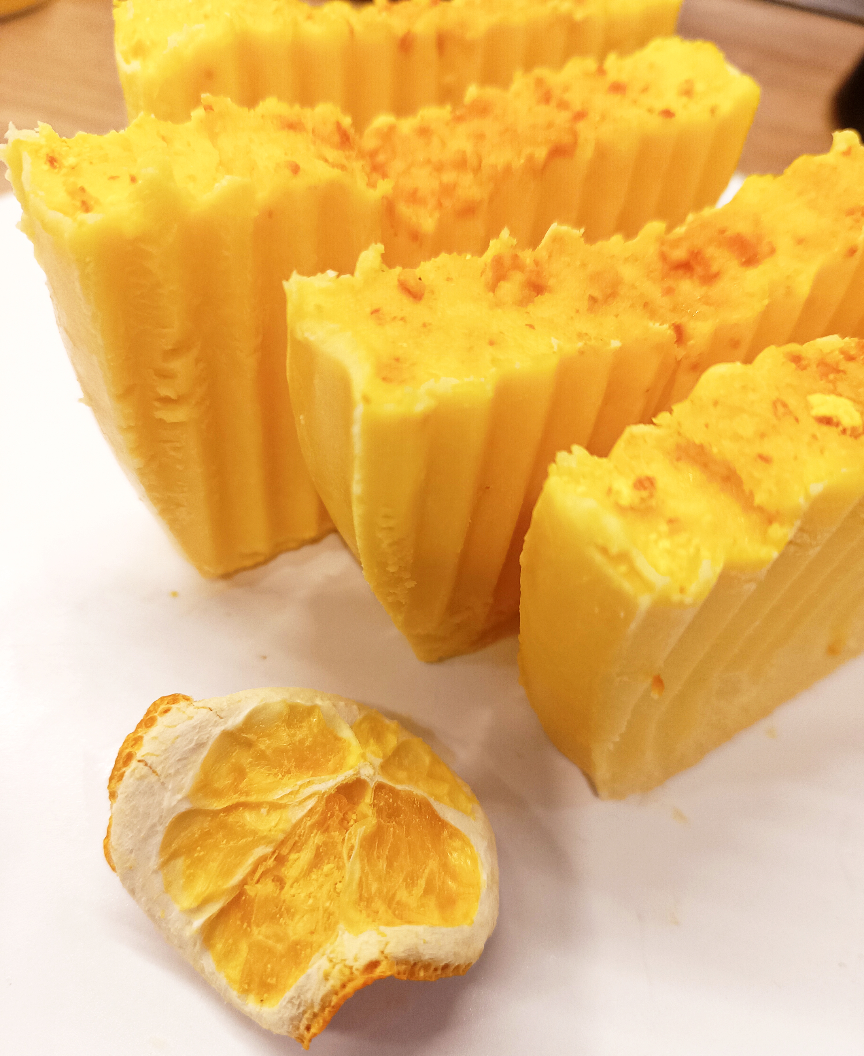 Muilas "Saldus apelsinas" || Su apelsinų žievelių milteliais, geltonu moliu ir apelsinų eteriniu aliejumi 