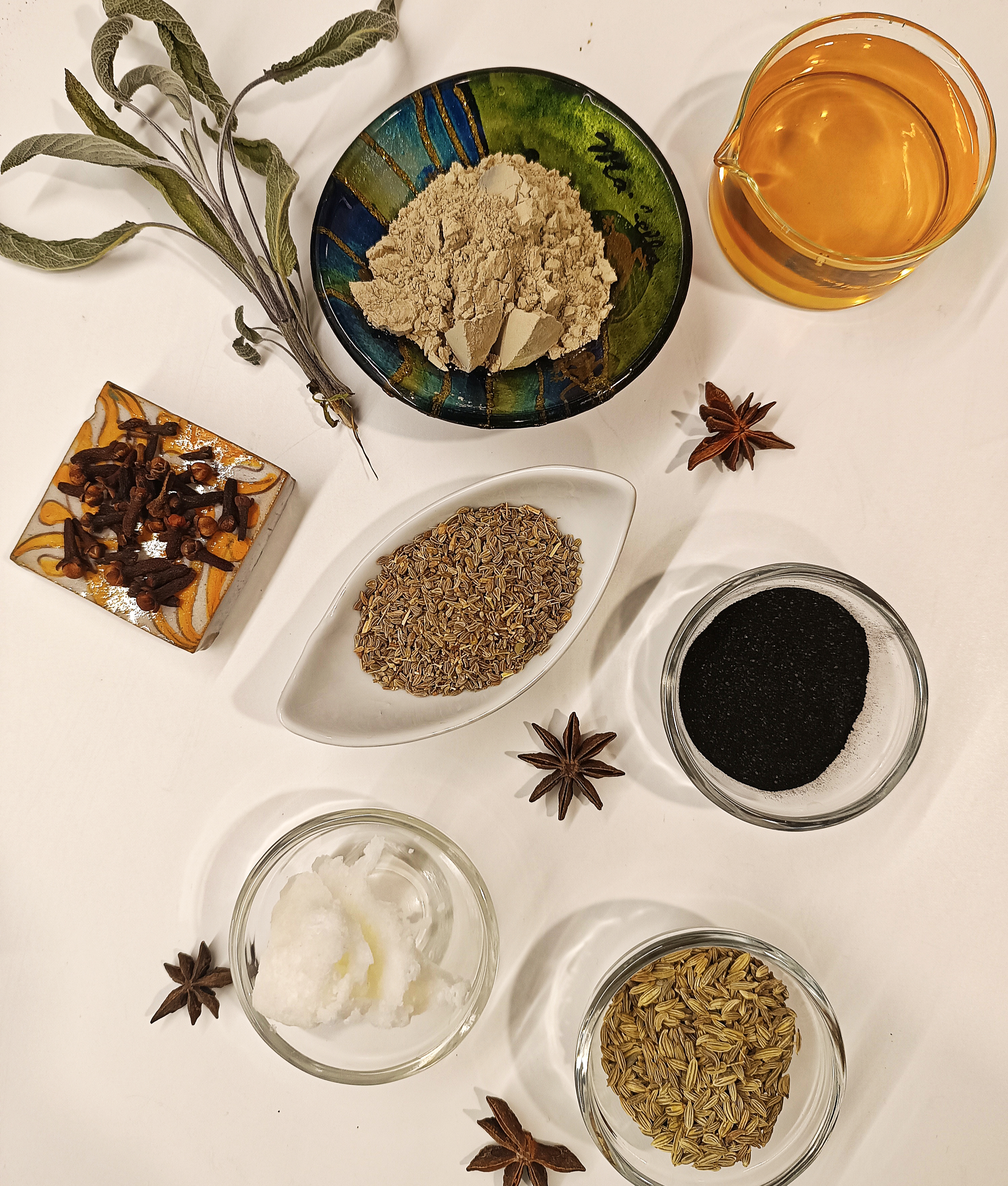 Ajurvedinė dantų pasta 🪥🦷|| Su švelniu baltu moliu, gvazdikėliais, pankoliu, kamparu, kalciu 