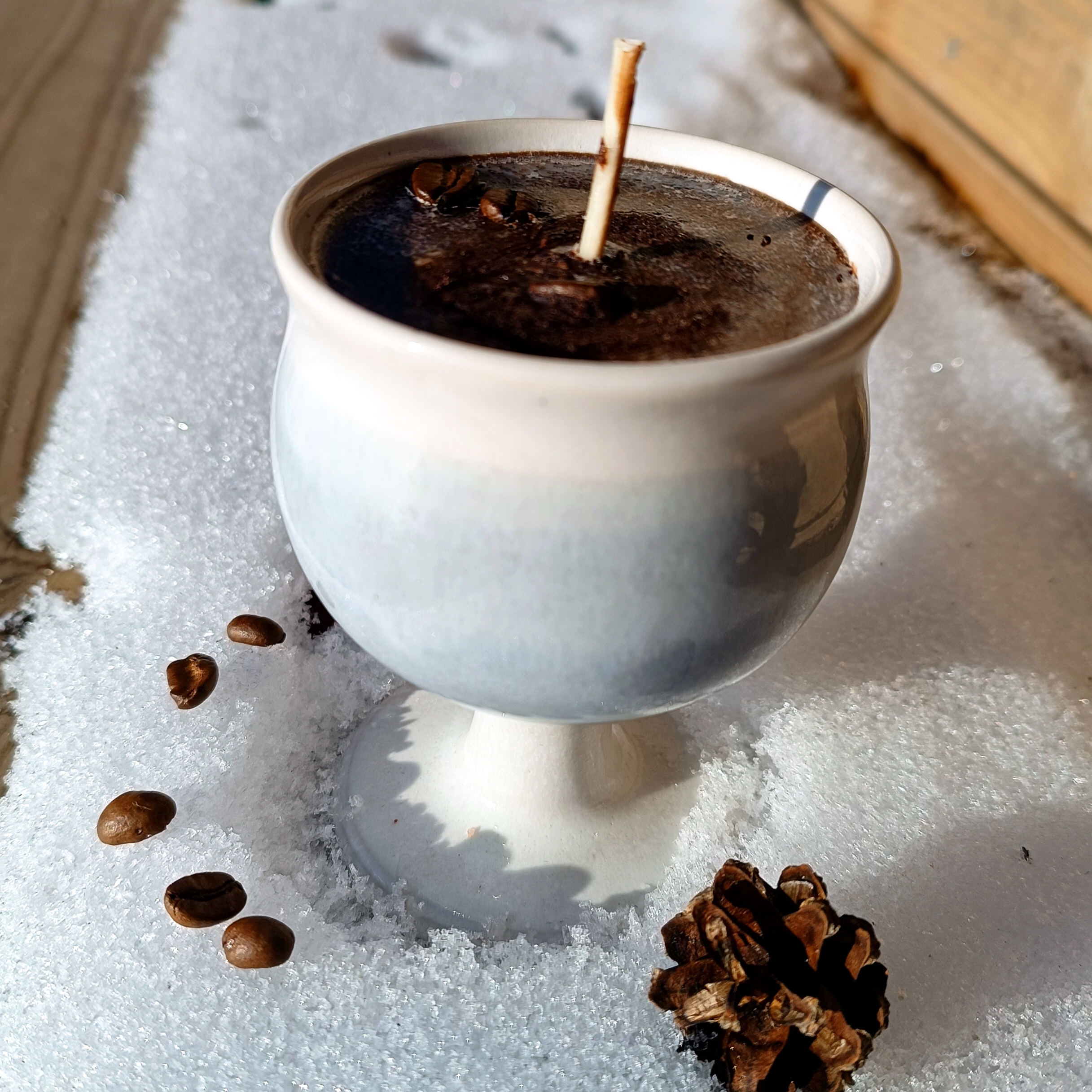 Šokoladinė 🍫 sojų vaško žvakė jaukiame arbatiniame puodelyje 