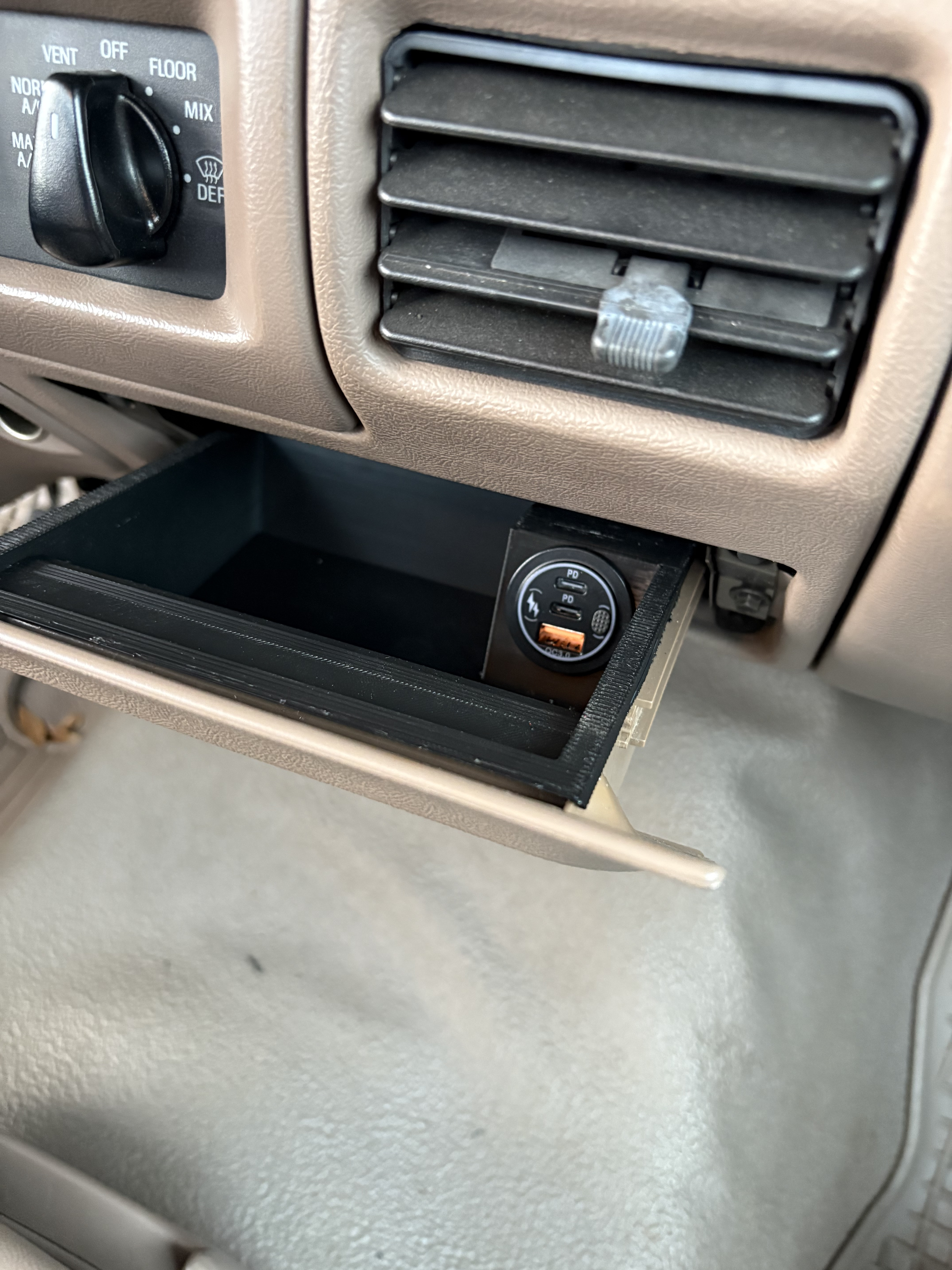 Ash Tray Insert with USB C
