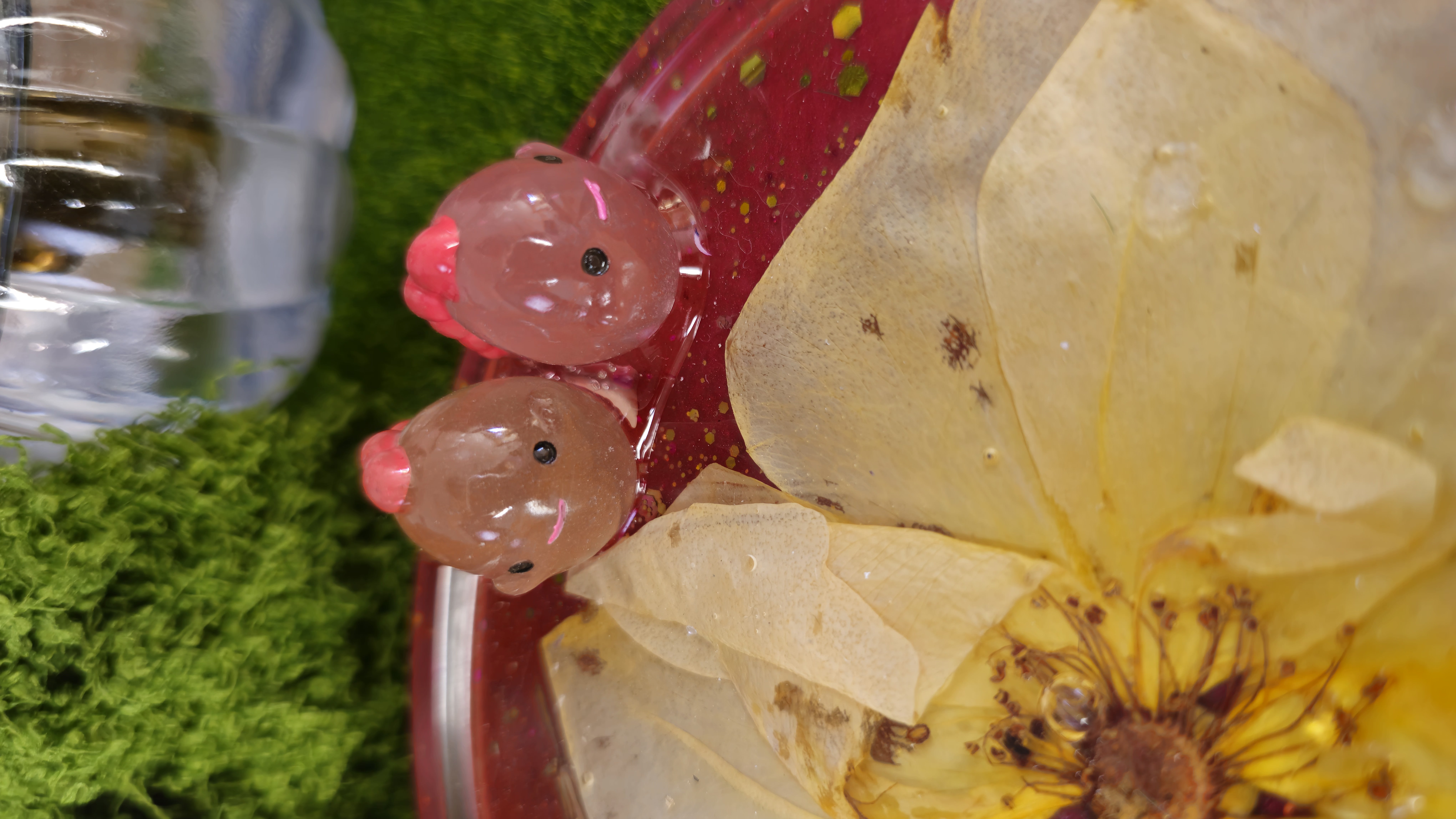 Bandeja de resina con rosa prensada