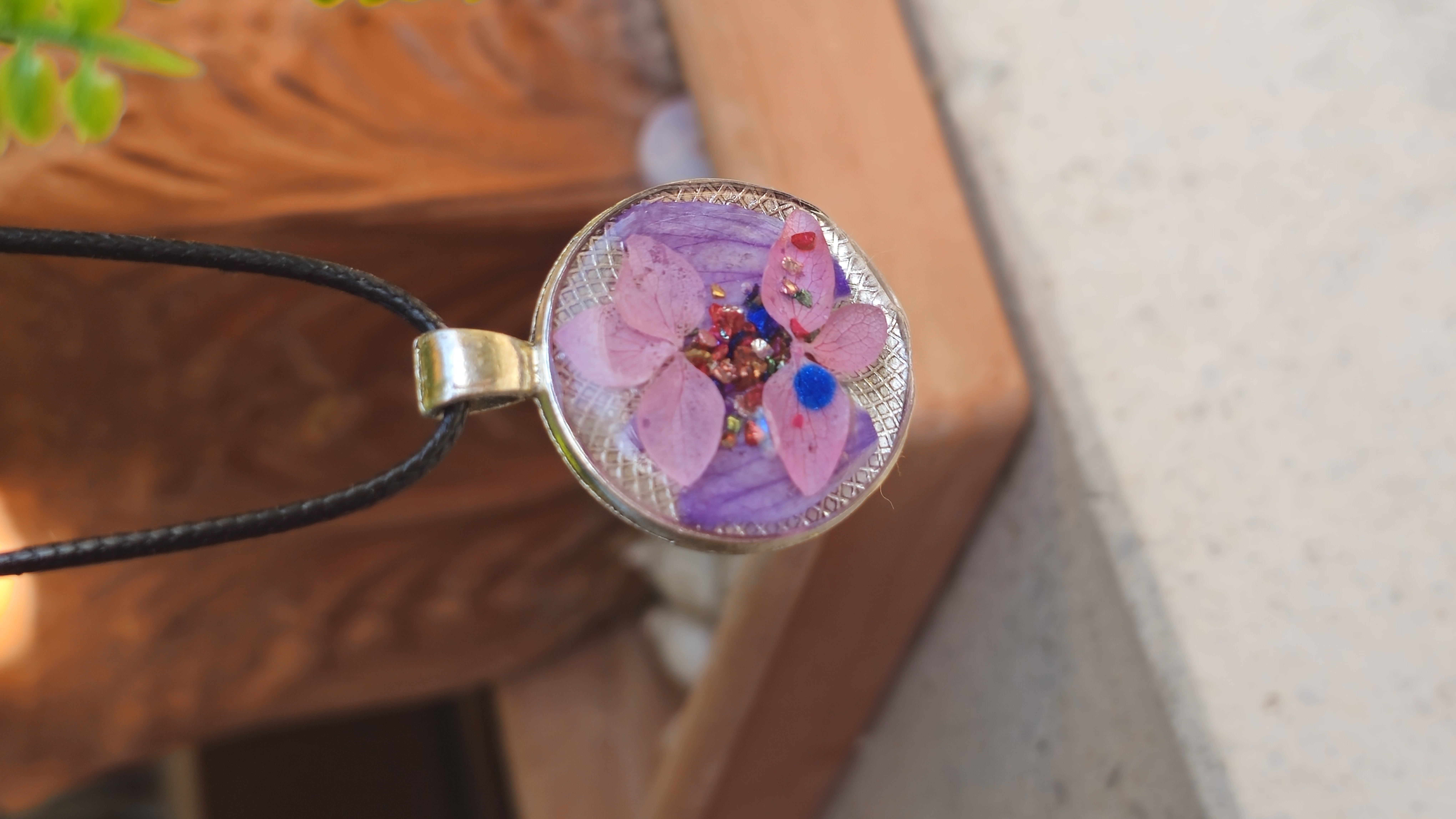 Collar con colgante floral