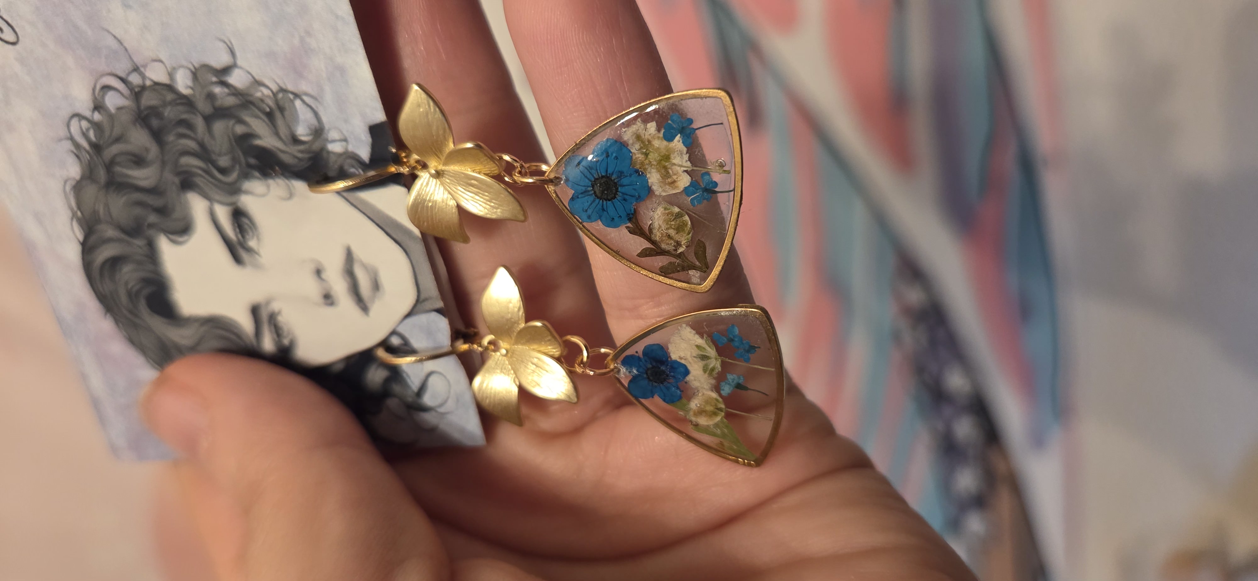 Aretes artesanales con flores secas