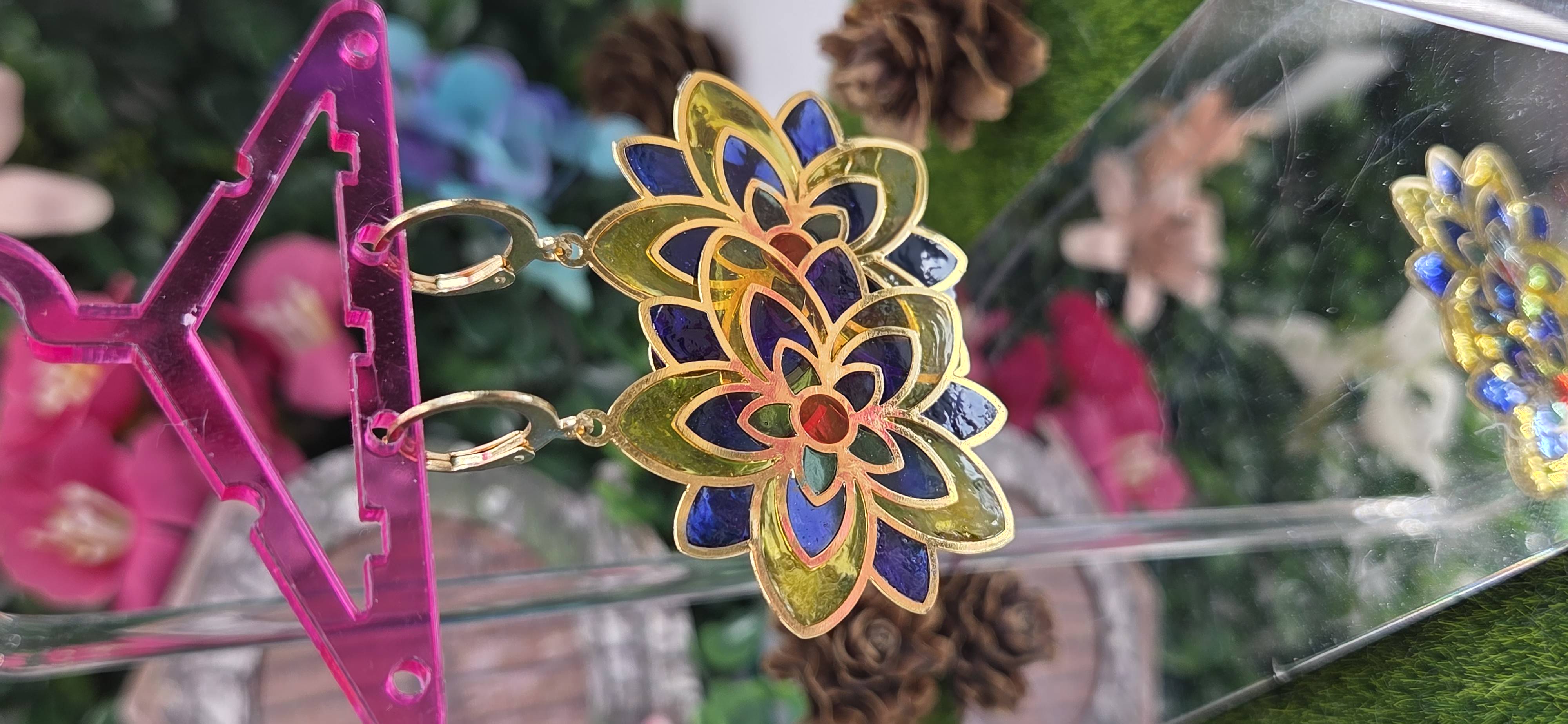 Aretes florales vidriera