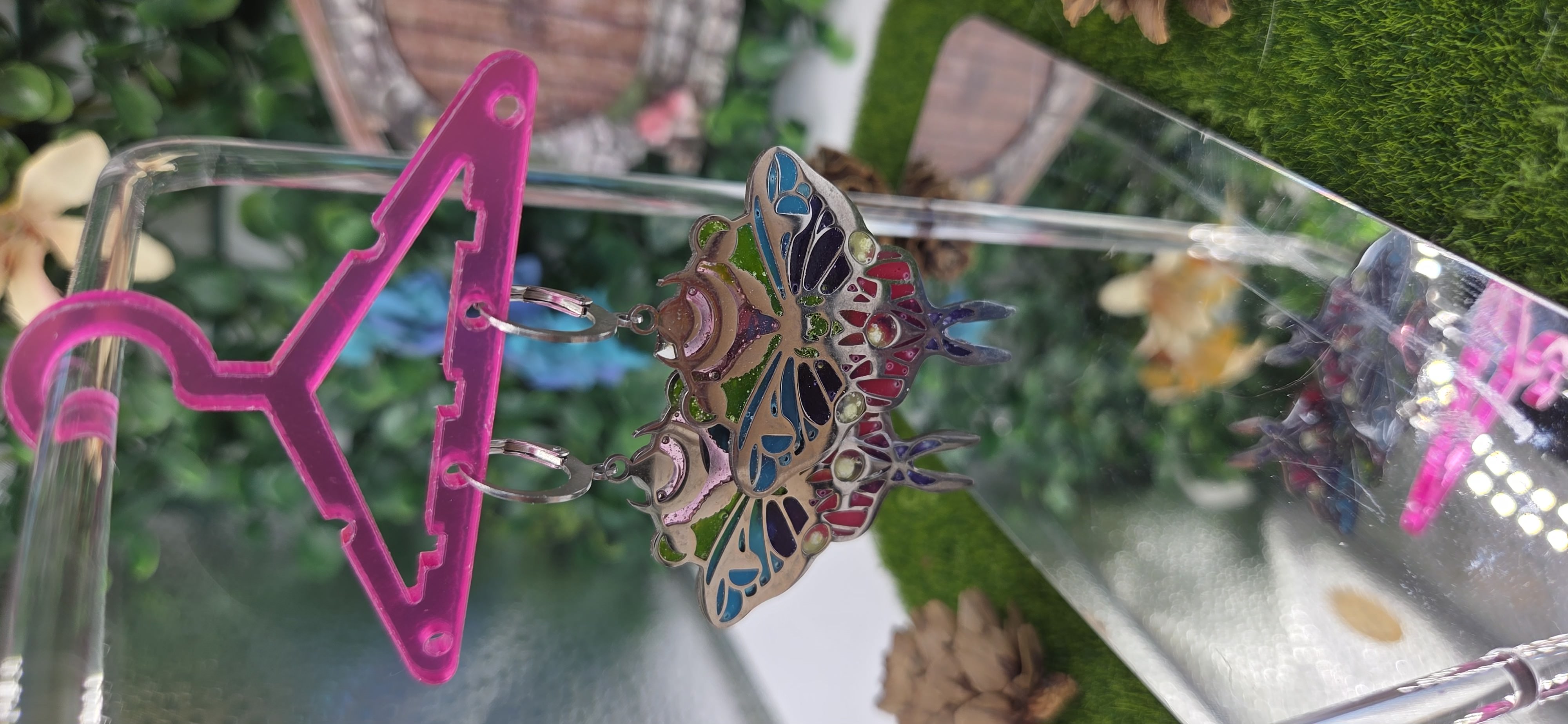 Pendientes de polilla vidriera