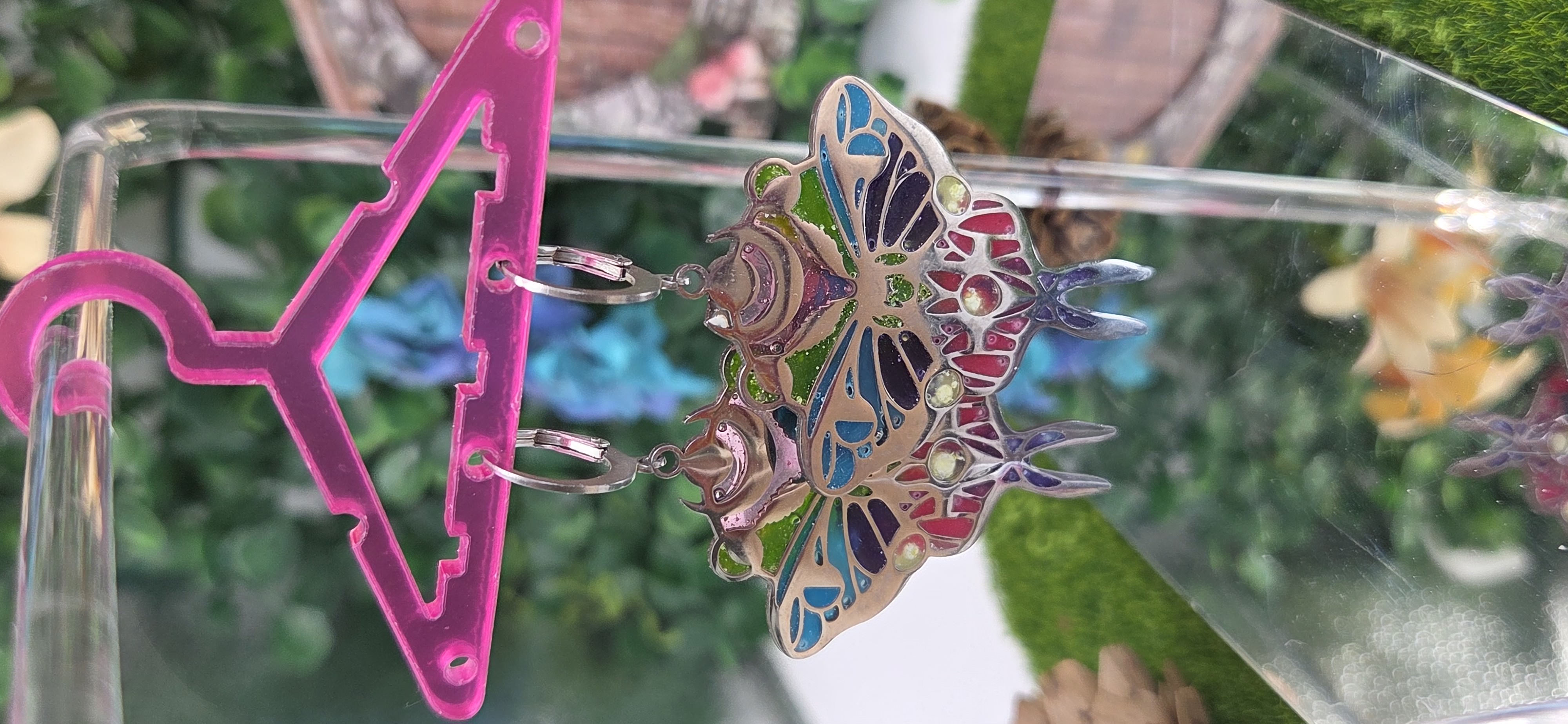 Pendientes de polilla vidriera