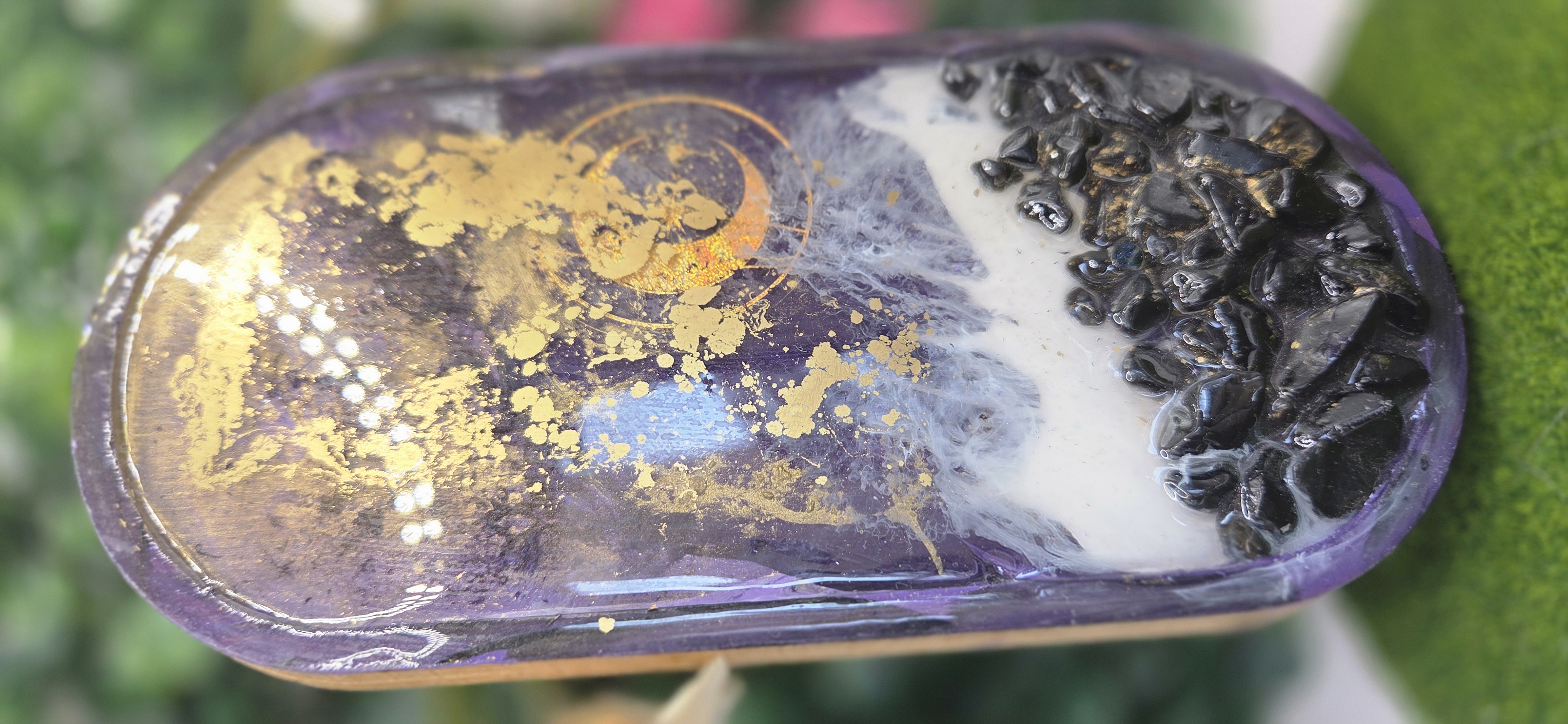 Bandeja de madera y obsidiana