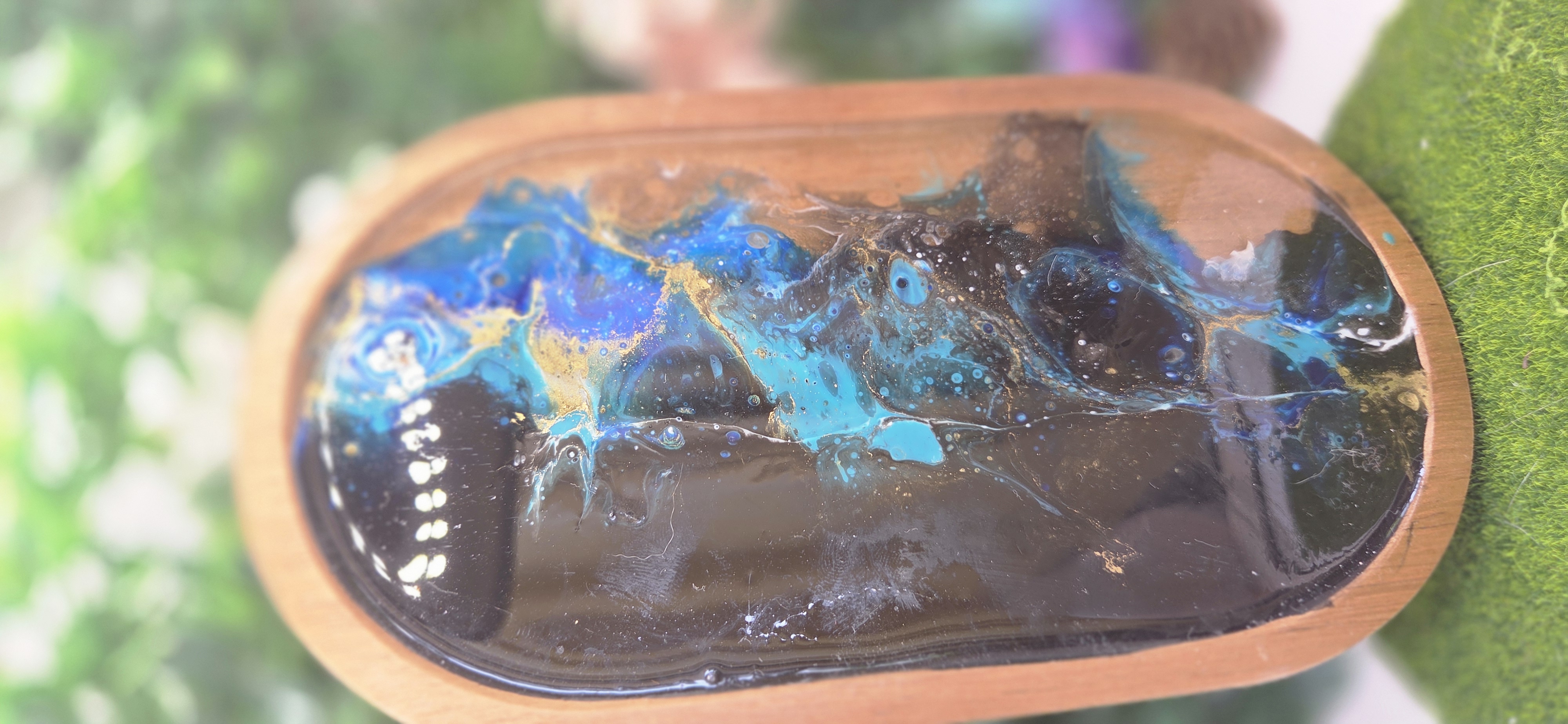 Bandeja en madera y resina