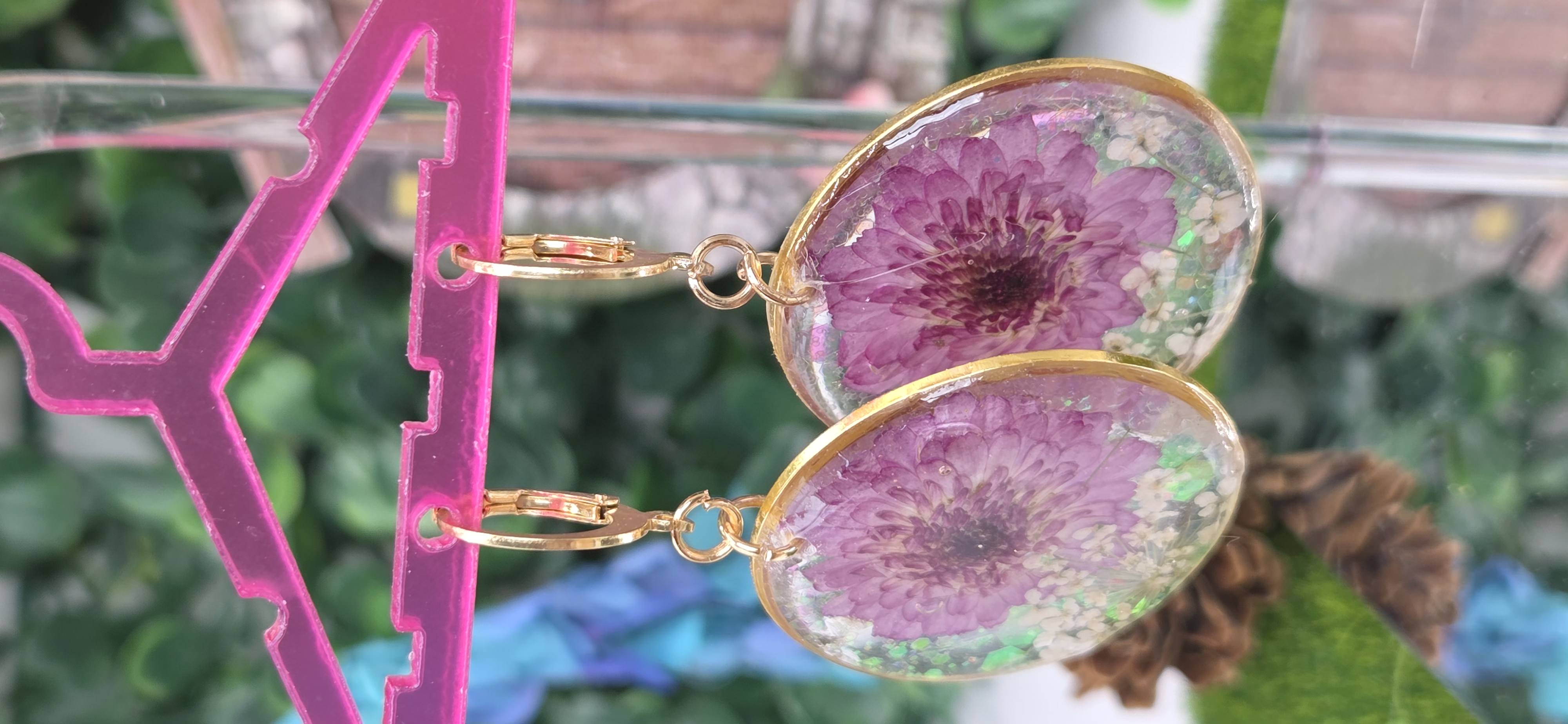 Aretes artesanales con flor natural