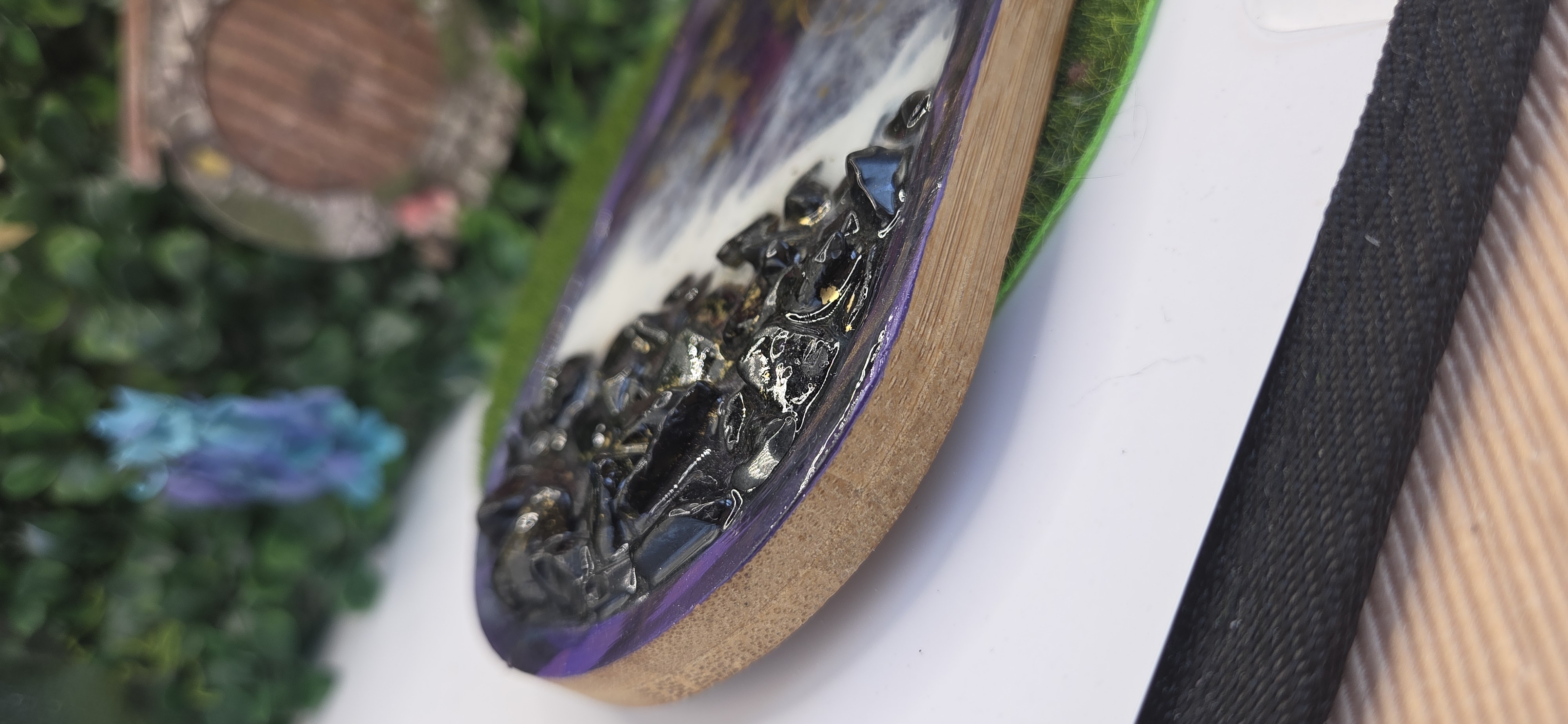 Bandeja de madera y obsidiana